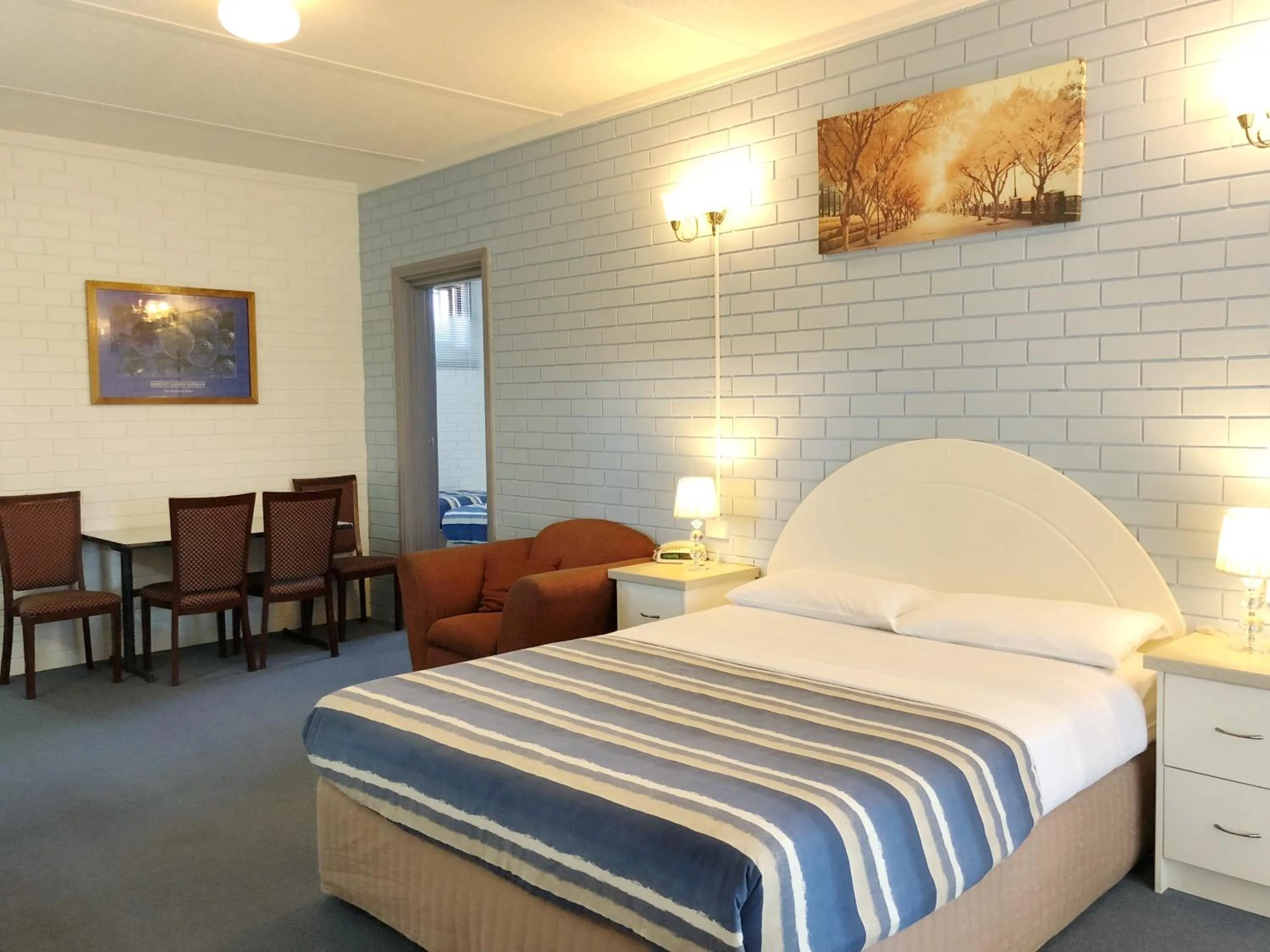 Bedroom, Bed in Statesman Motor Inn