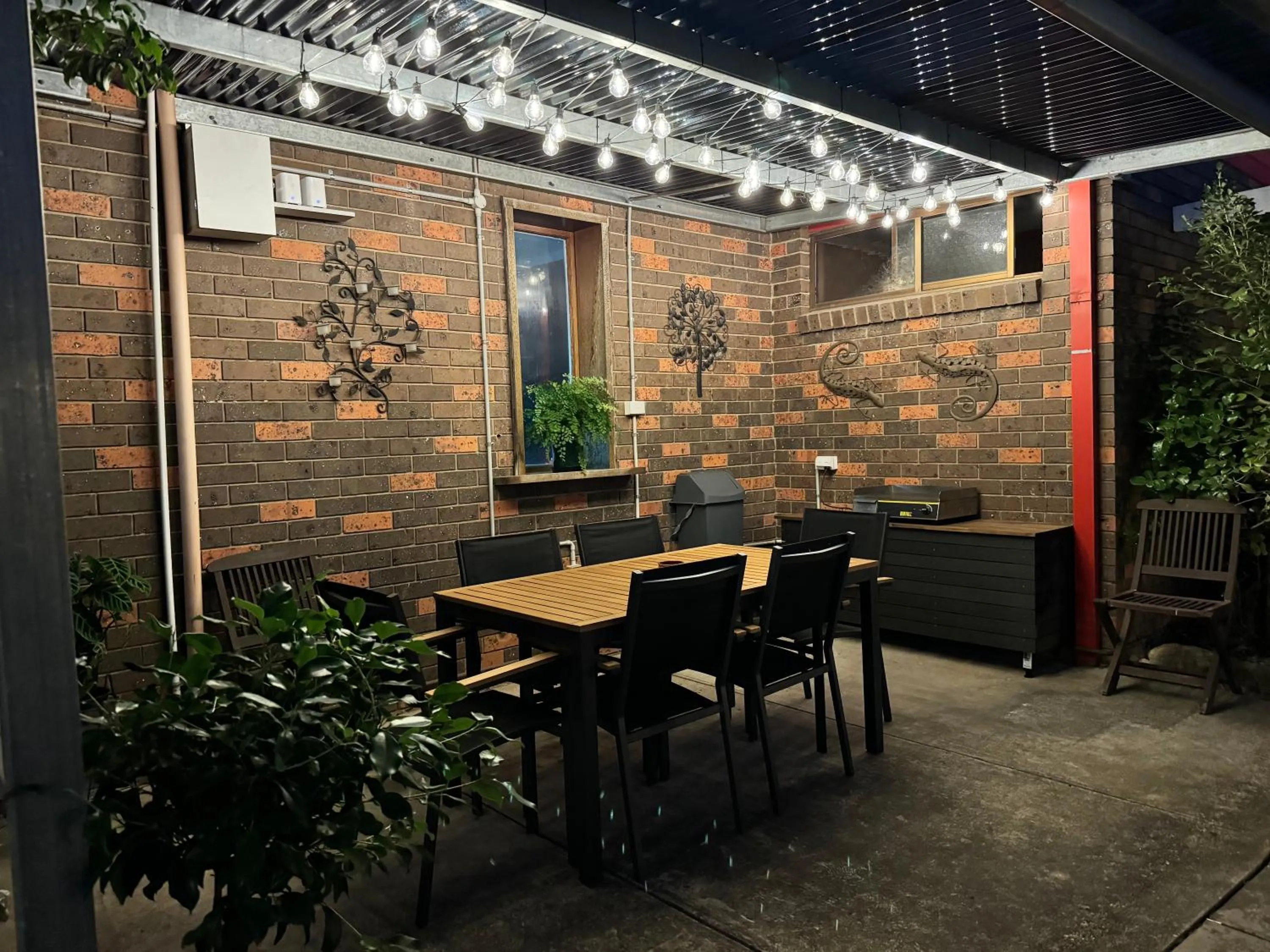 BBQ facilities in Statesman Motor Inn