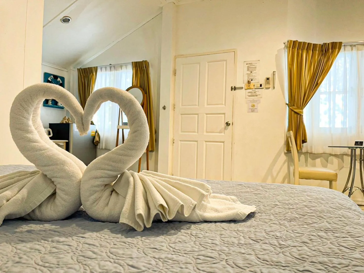 Bed in Vongdeuan Resort