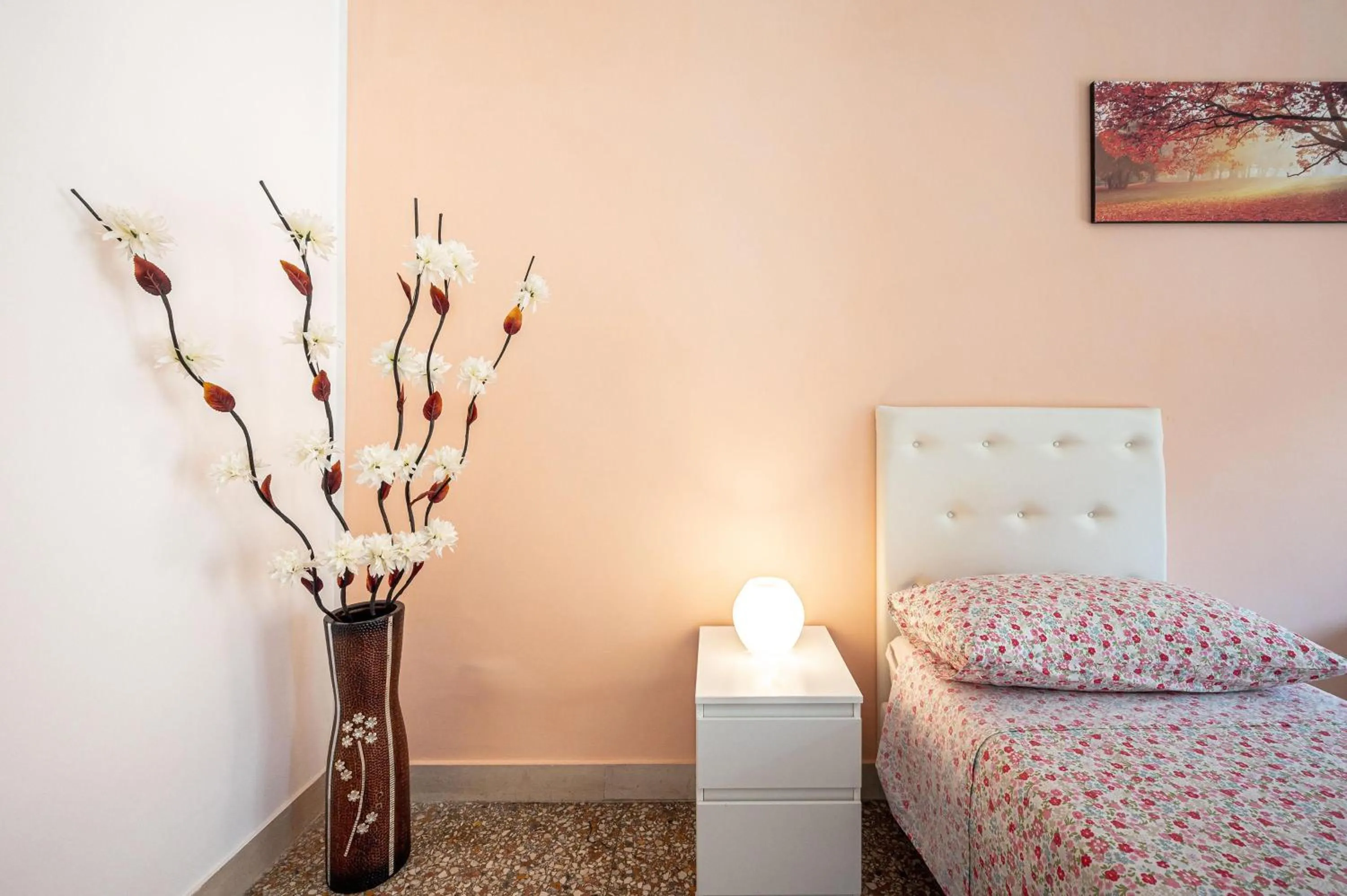 Bed in Caracciolo Apartment - Metro San Giovanni