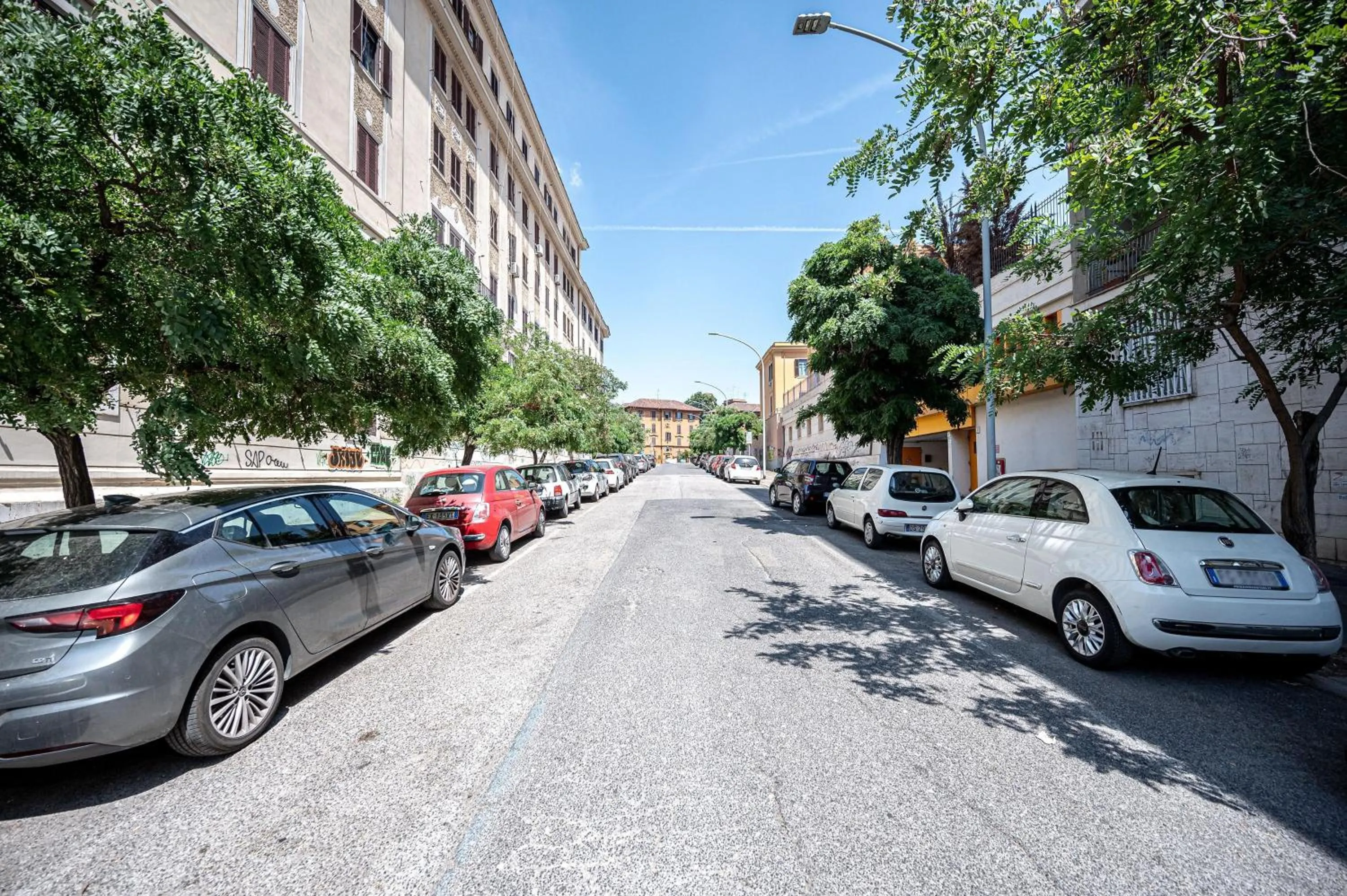 Day in Caracciolo Apartment - Metro San Giovanni