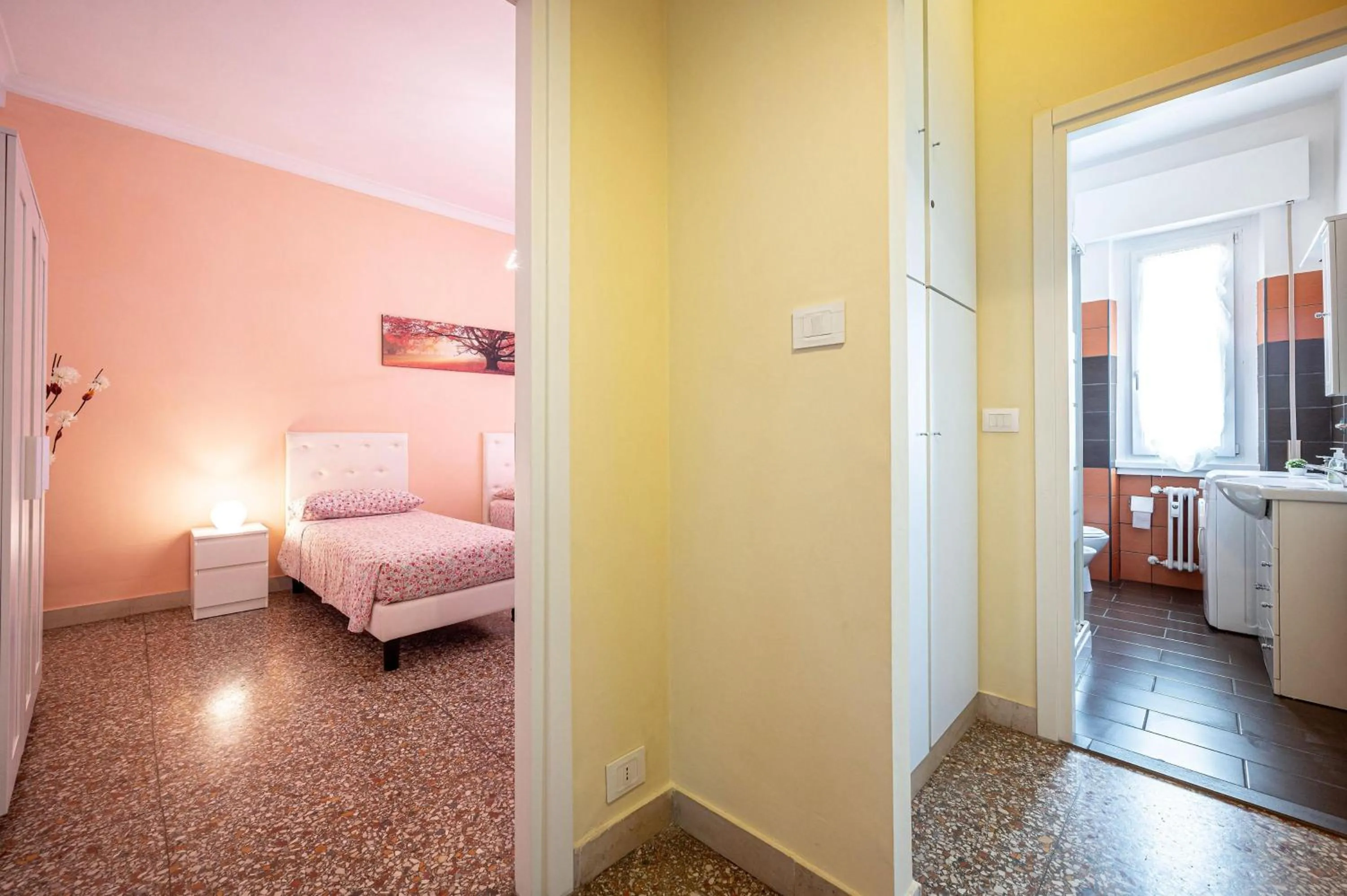 Bed in Caracciolo Apartment - Metro San Giovanni