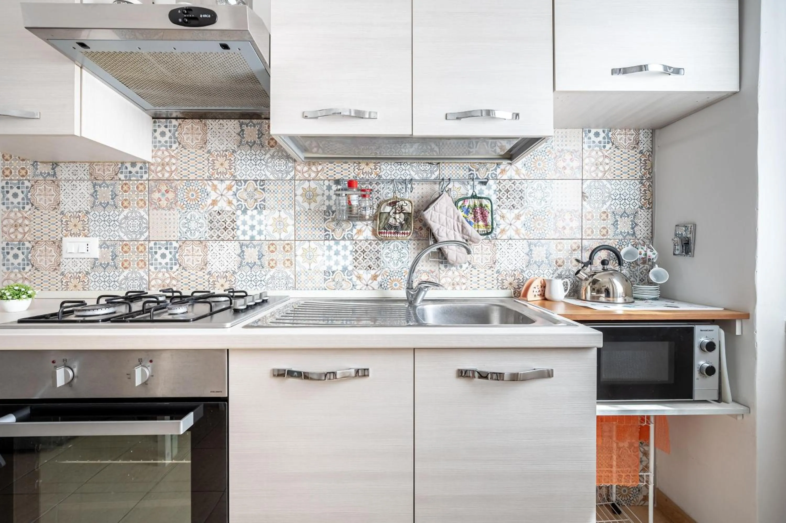 Kitchen or kitchenette in Caracciolo Apartment - Metro San Giovanni