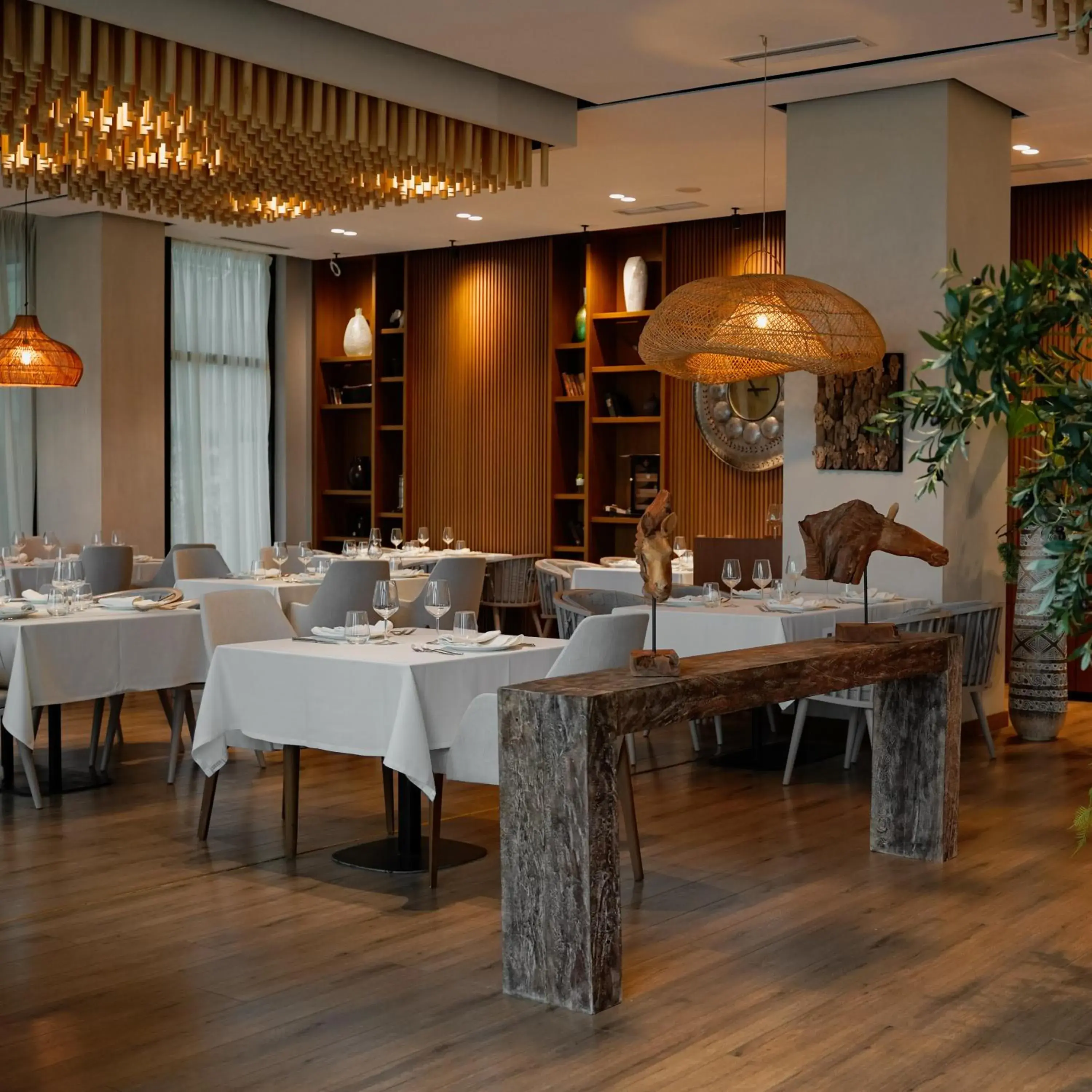 Restaurant/places to eat in Supreme Hotel Restaurant/places to eat in Supreme Hotel