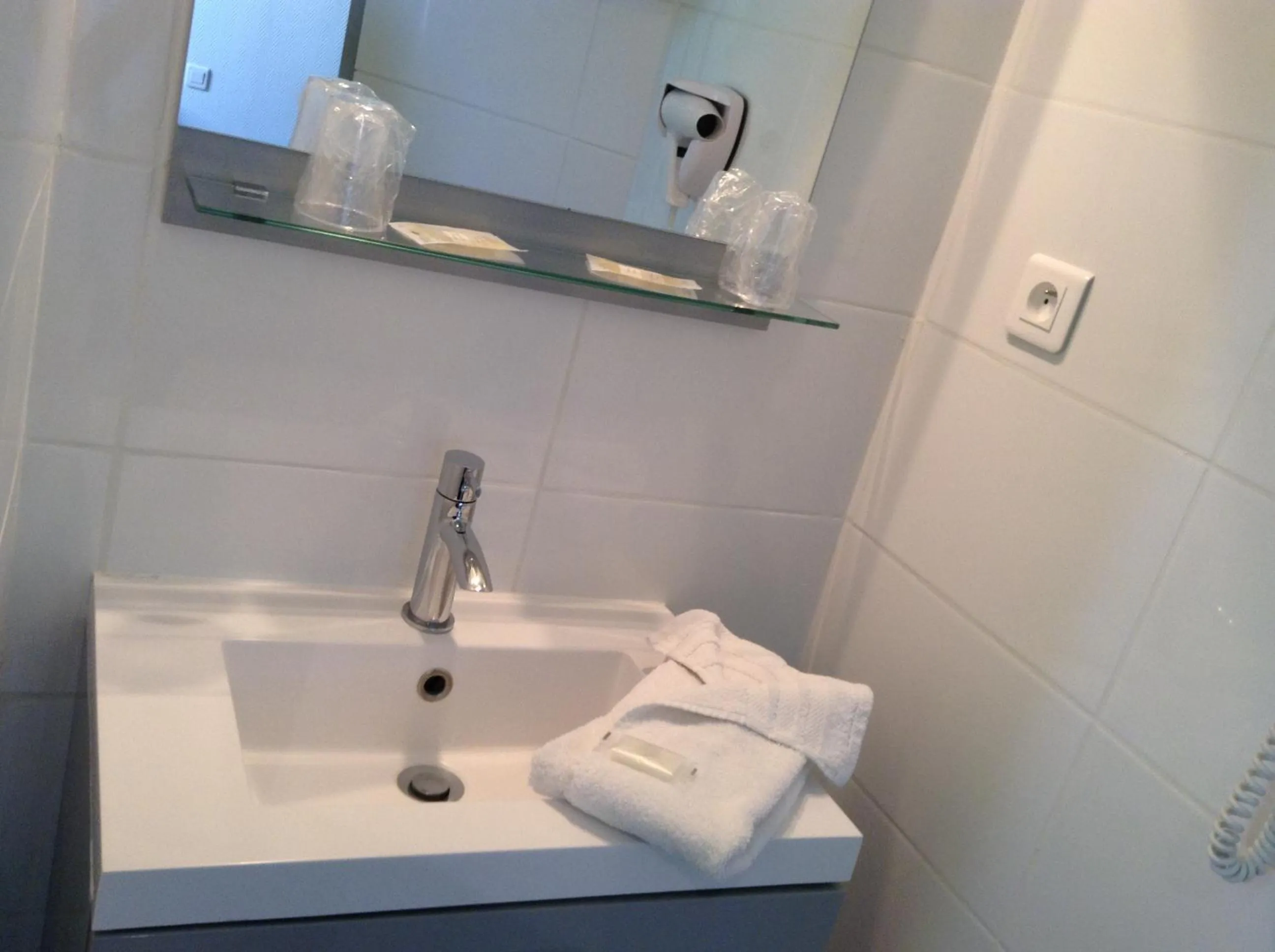 Bathroom in Hôtel Les Corps Saints