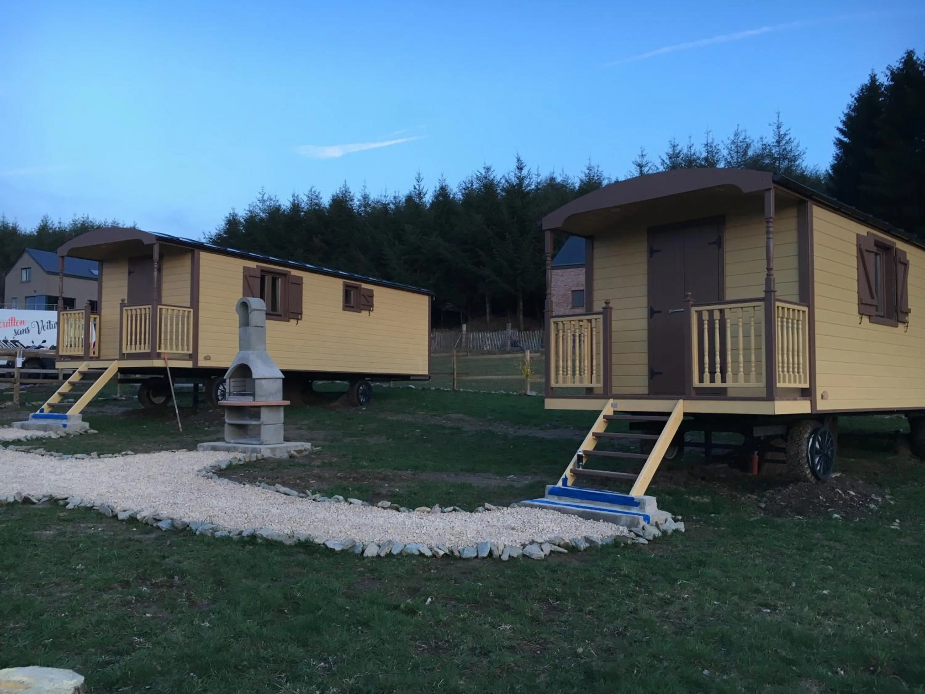 Property building in L' Instant Ch' Oizy