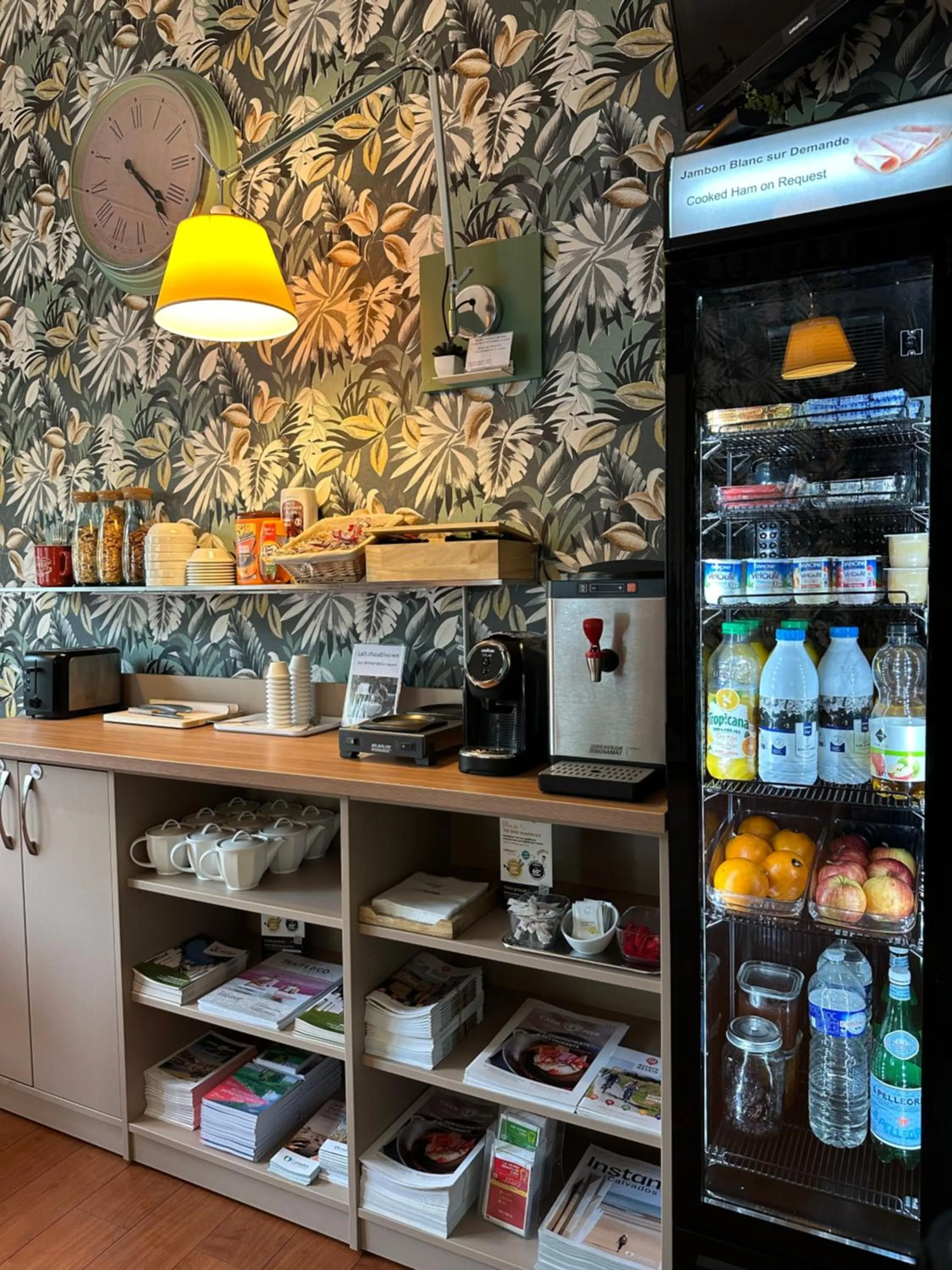 Food and drinks in Hôtel de Caen