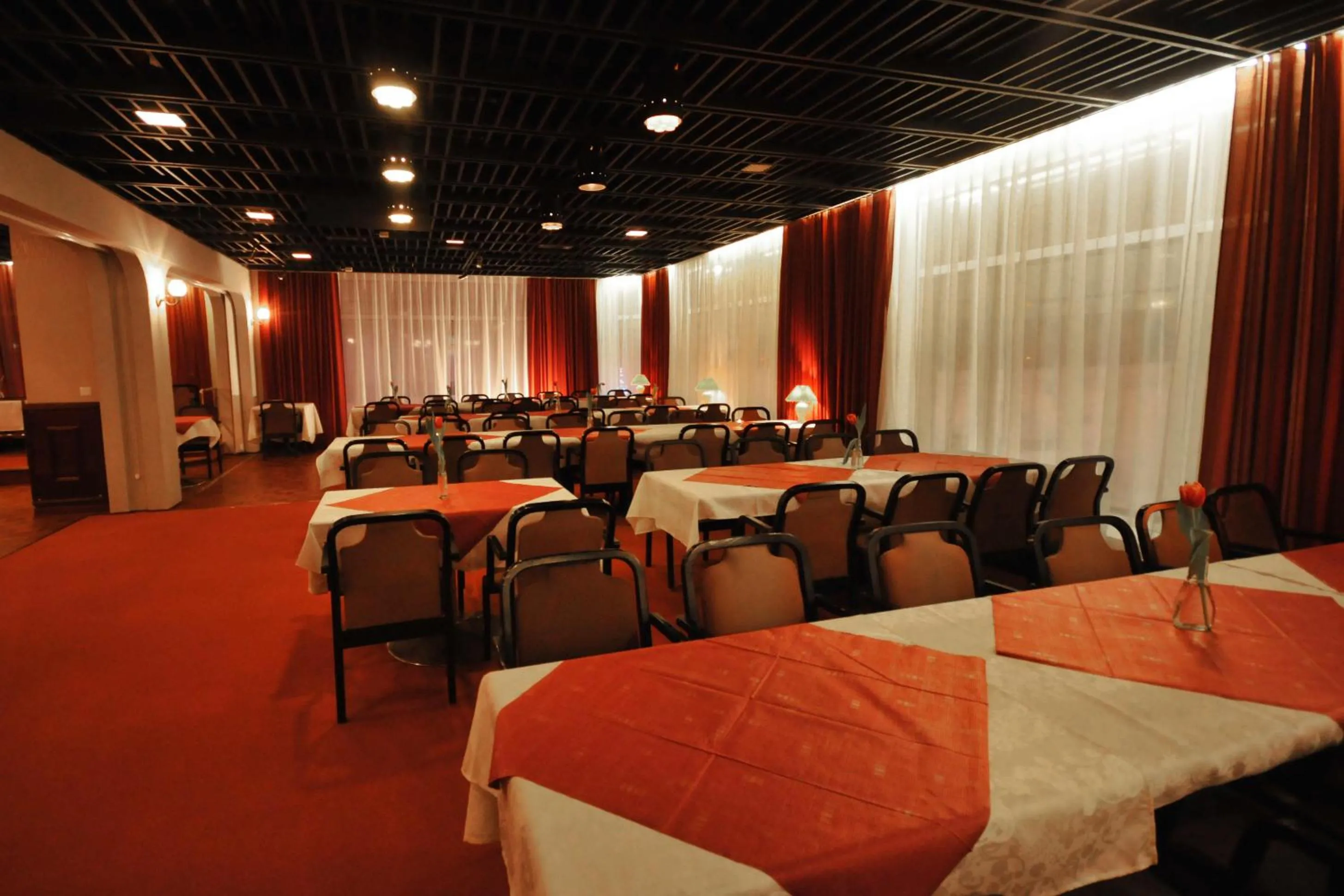 Restaurant/places to eat in Hotelli Iisalmen Seurahuone