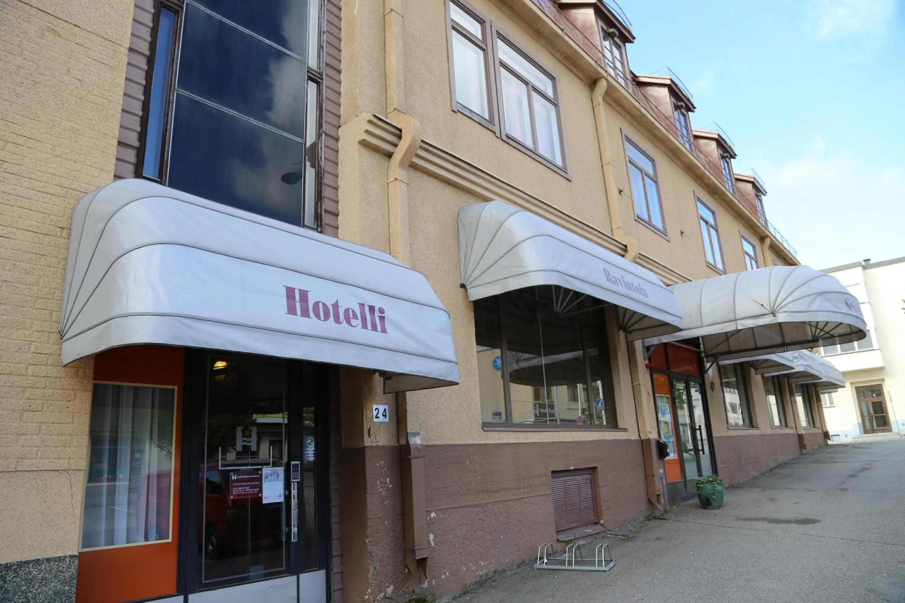 Facade/entrance in Hotelli Iisalmen Seurahuone