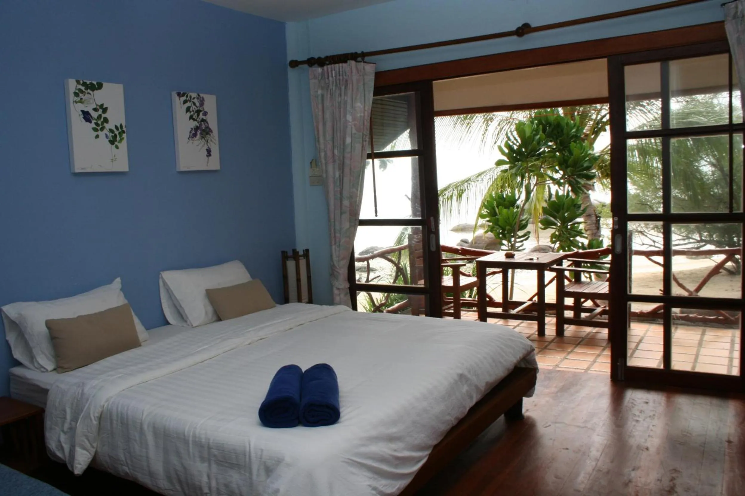 Bedroom, Bed in Sea Scene Resort