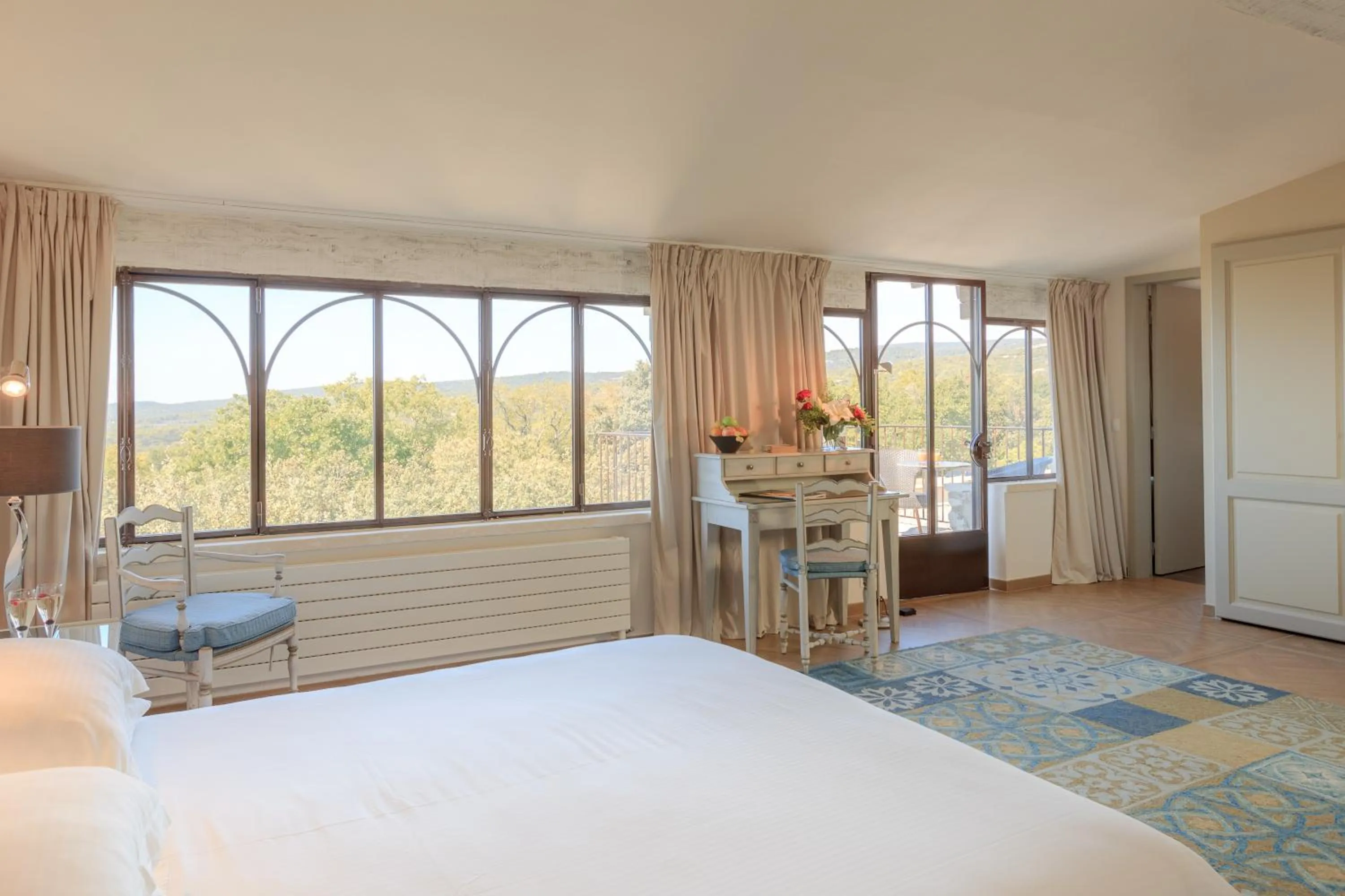 Photo of the whole room, Bed in Le Jas de Gordes