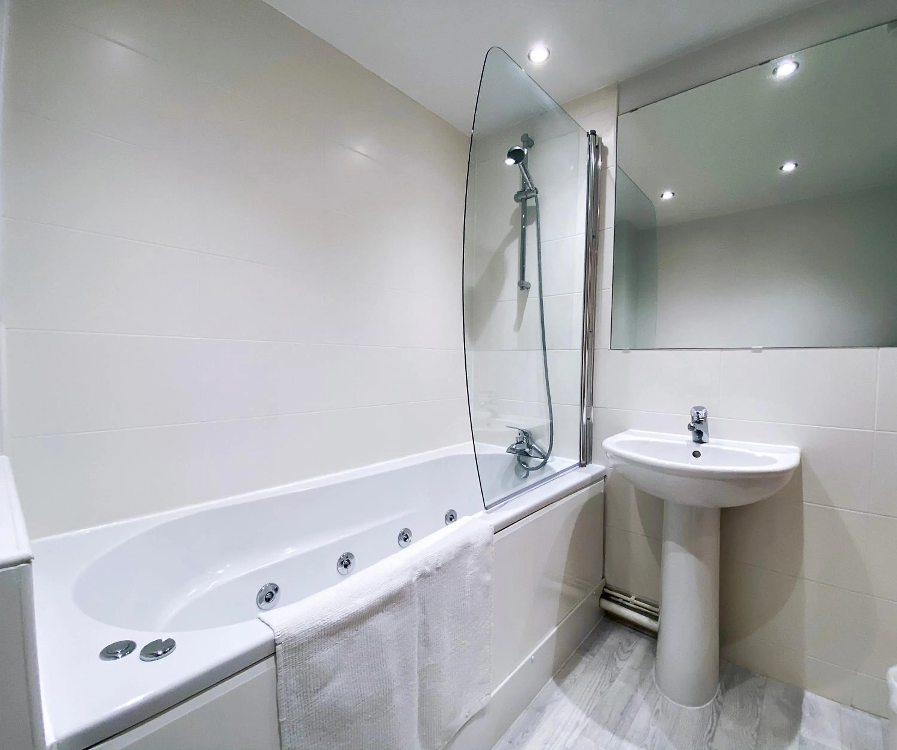 Bathroom in UR STAY Apartments Leicester