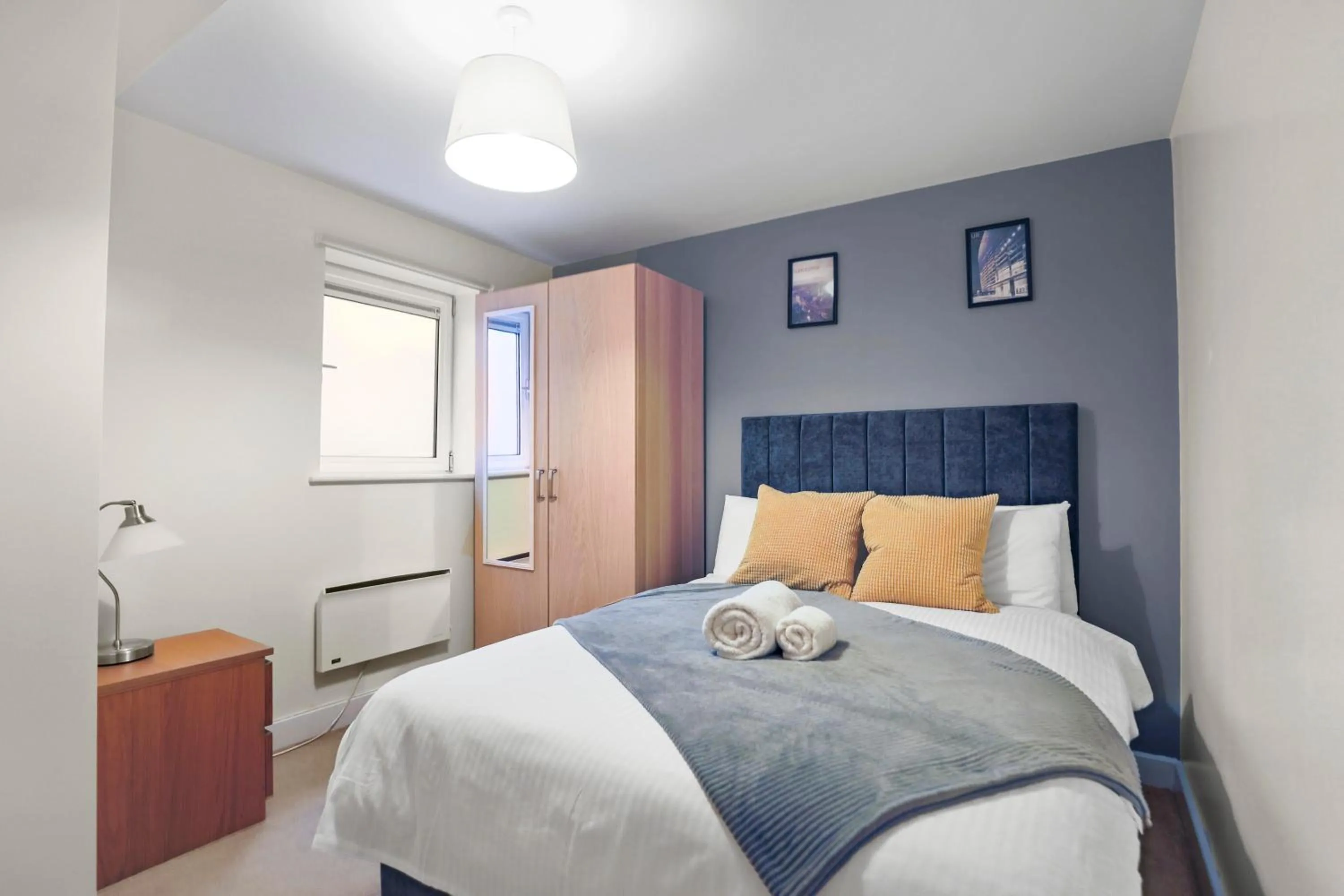 Bedroom, Bed in UR STAY Apartments Leicester