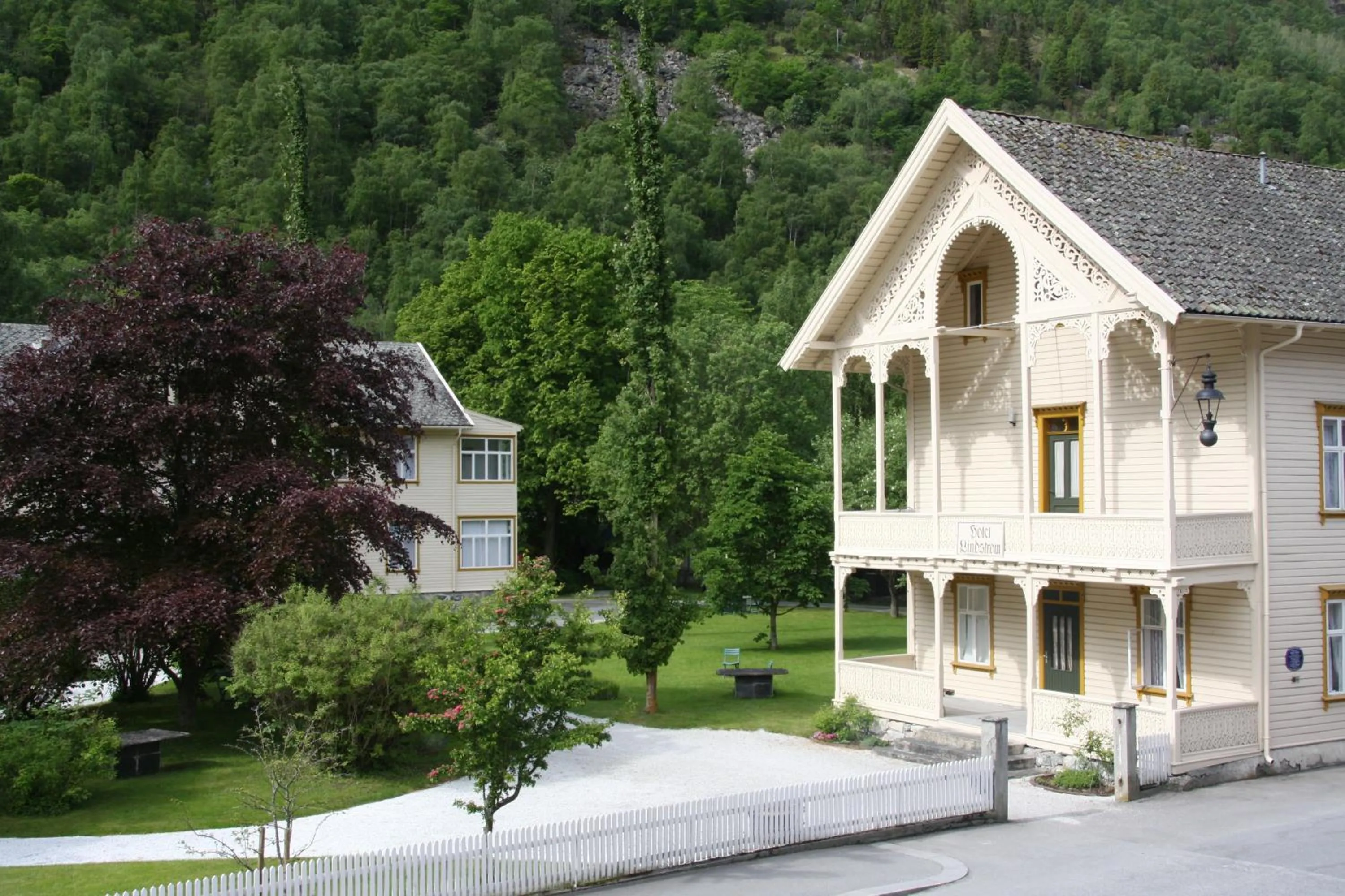 Property building in Lindstrøm Hotel