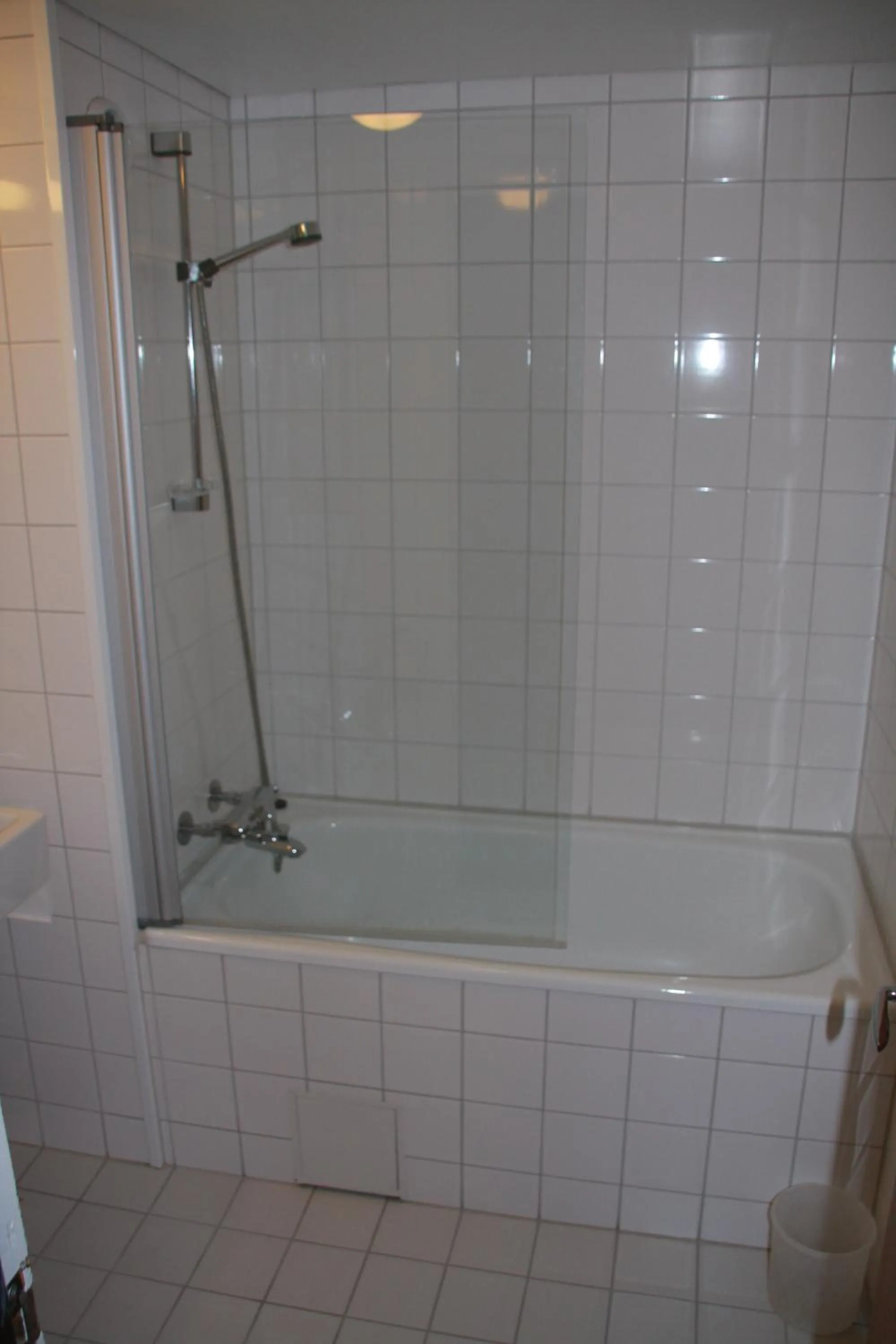 Shower in Lindstrøm Hotel