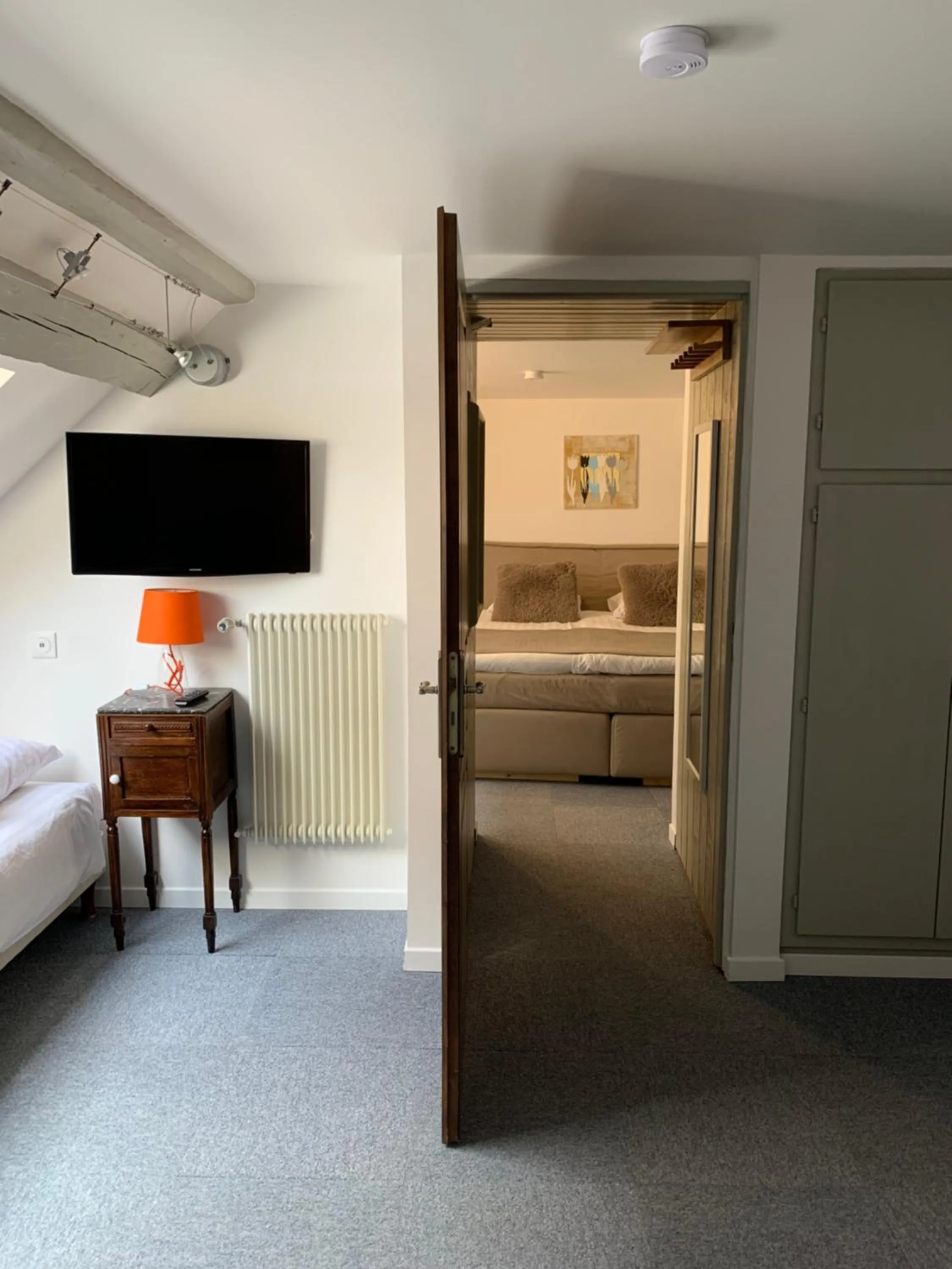 Photo of the whole room, Bed in Hotel SPA Au Cheval Blanc