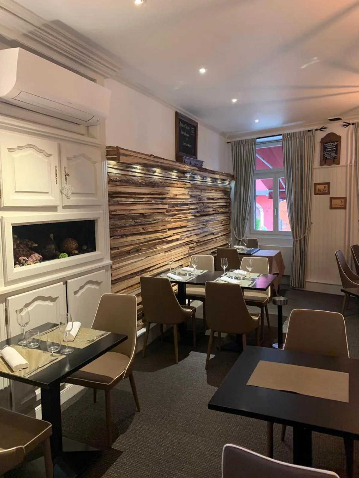 Restaurant/places to eat in Hotel SPA Au Cheval Blanc