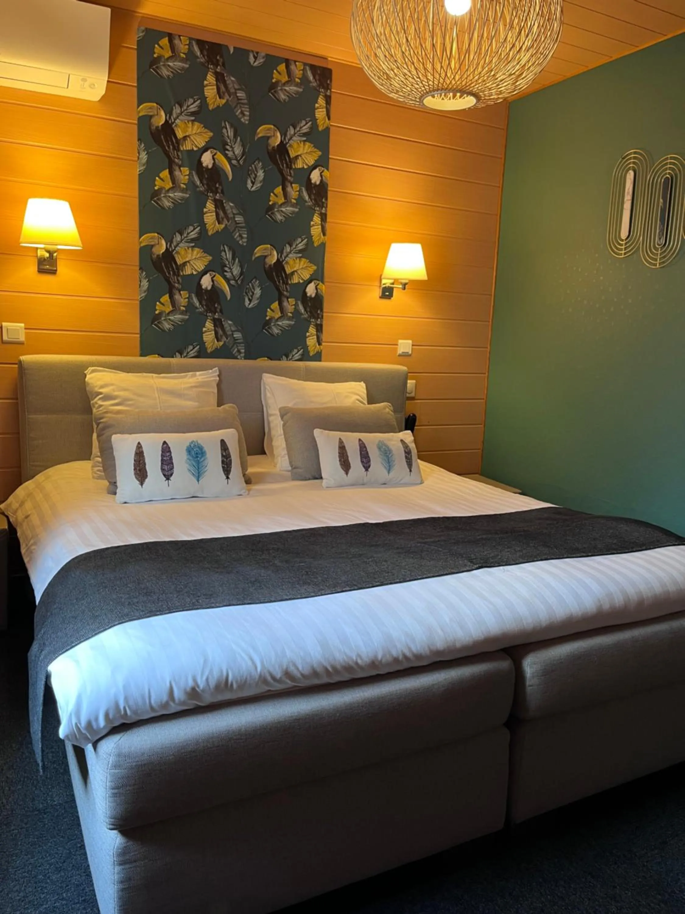 Bedroom, Bed in Hotel SPA Au Cheval Blanc