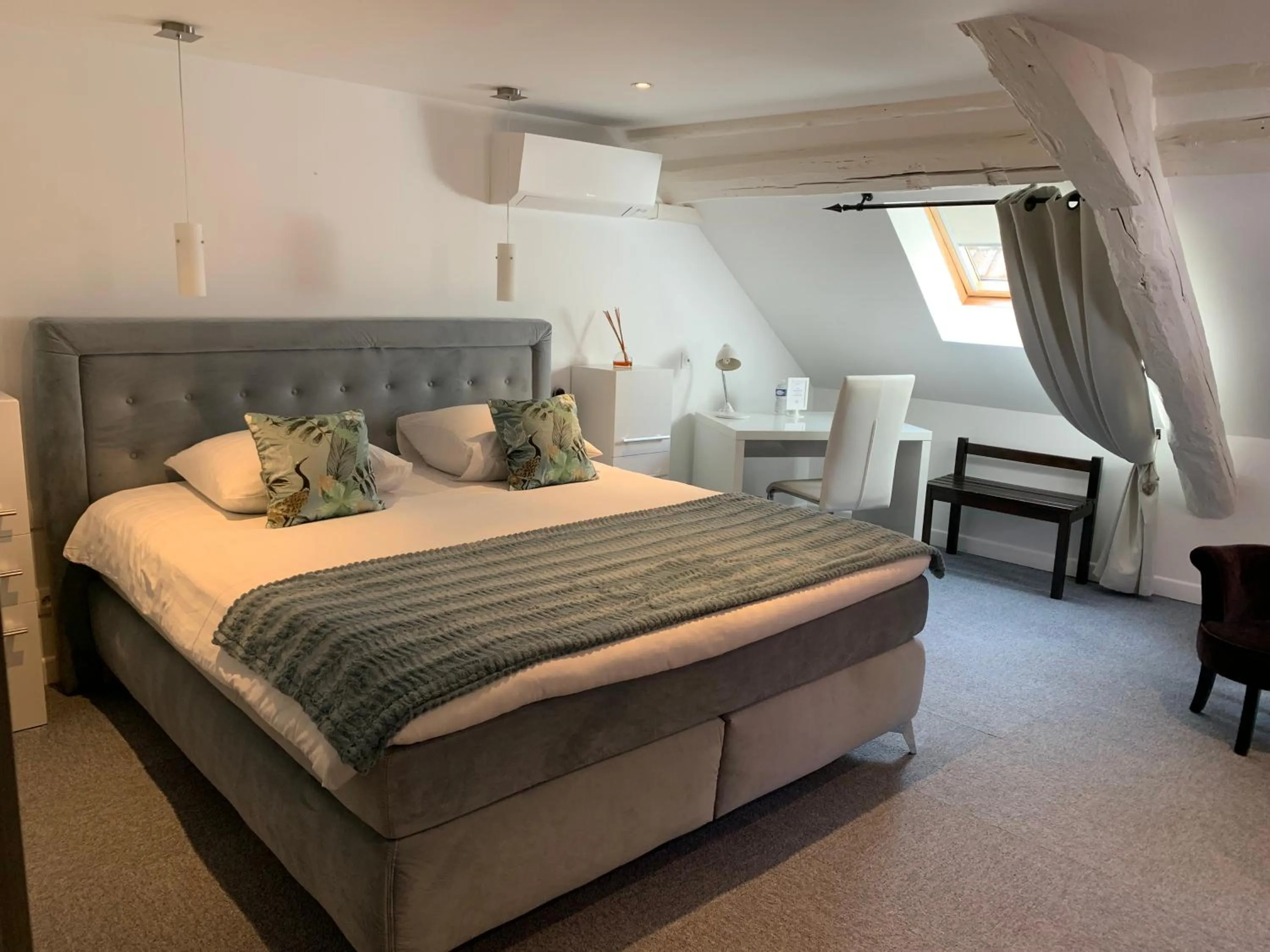 Bed in Hotel SPA Au Cheval Blanc