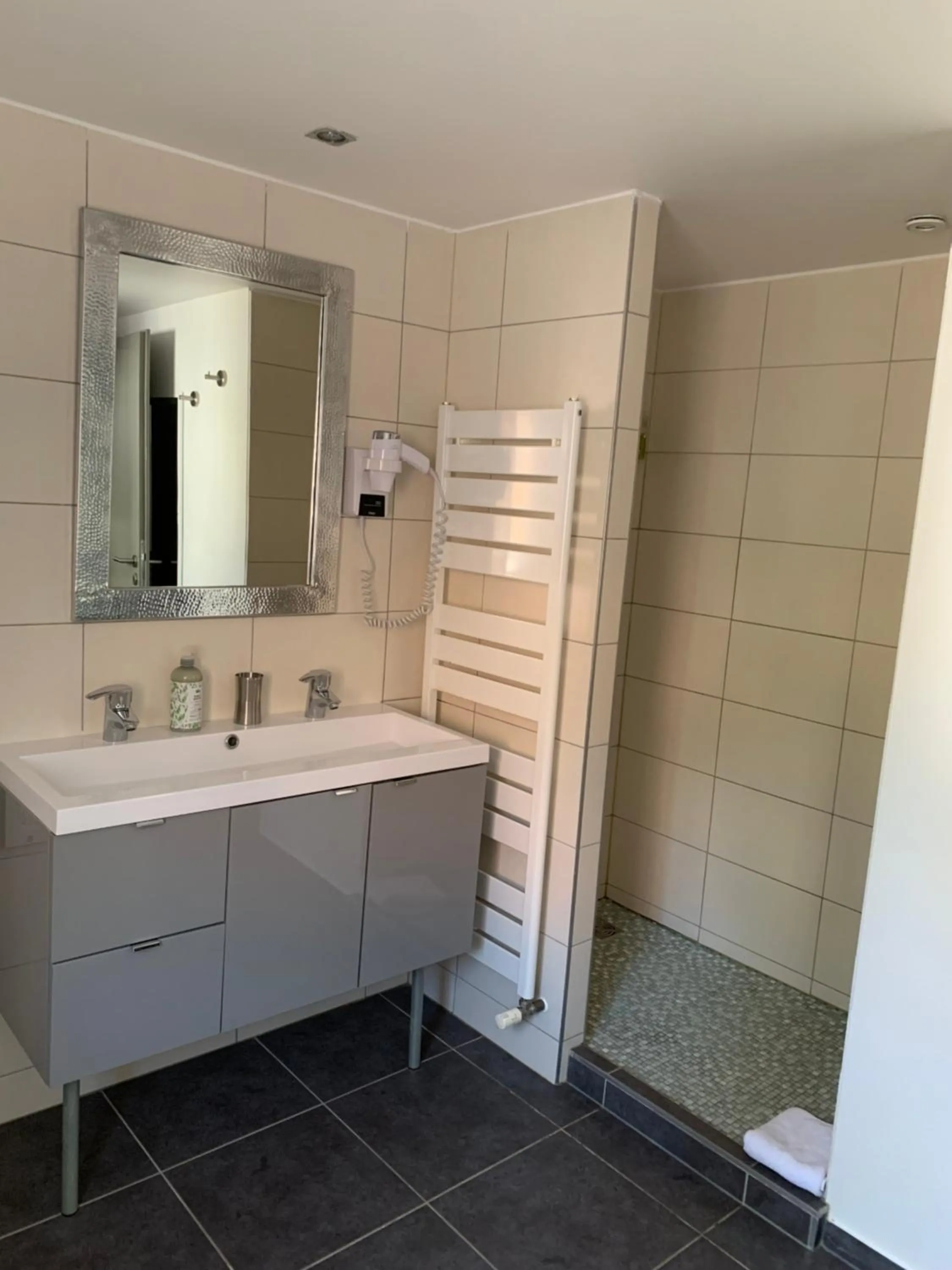 Bathroom in Hotel SPA Au Cheval Blanc