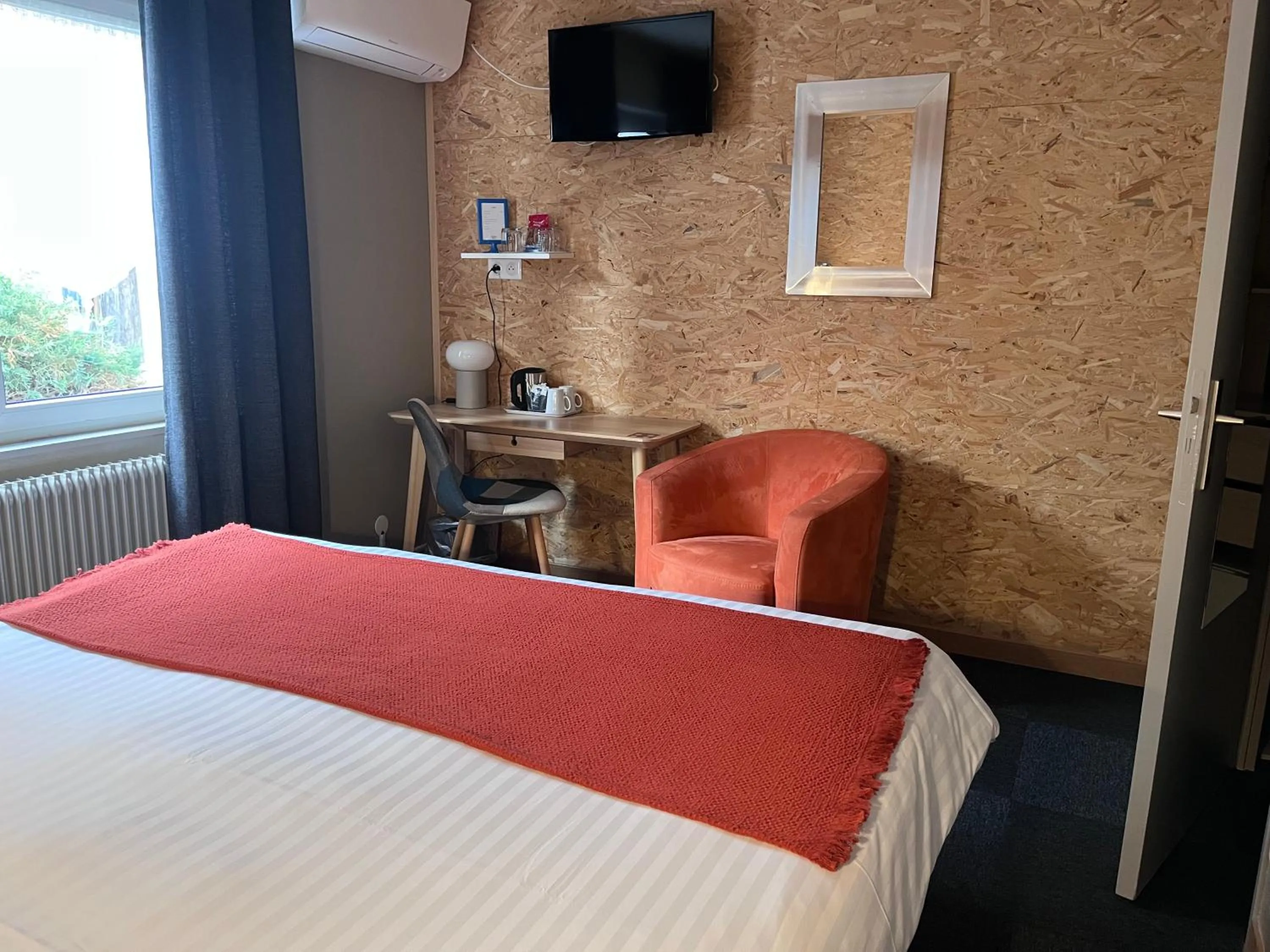 Bedroom, Bed in Hotel SPA Au Cheval Blanc