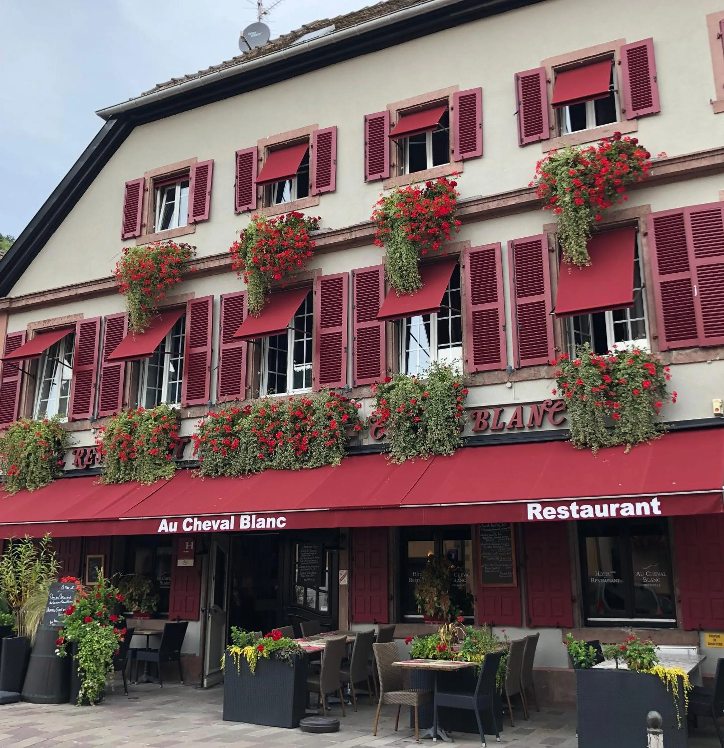Facade/entrance in Hotel SPA Au Cheval Blanc