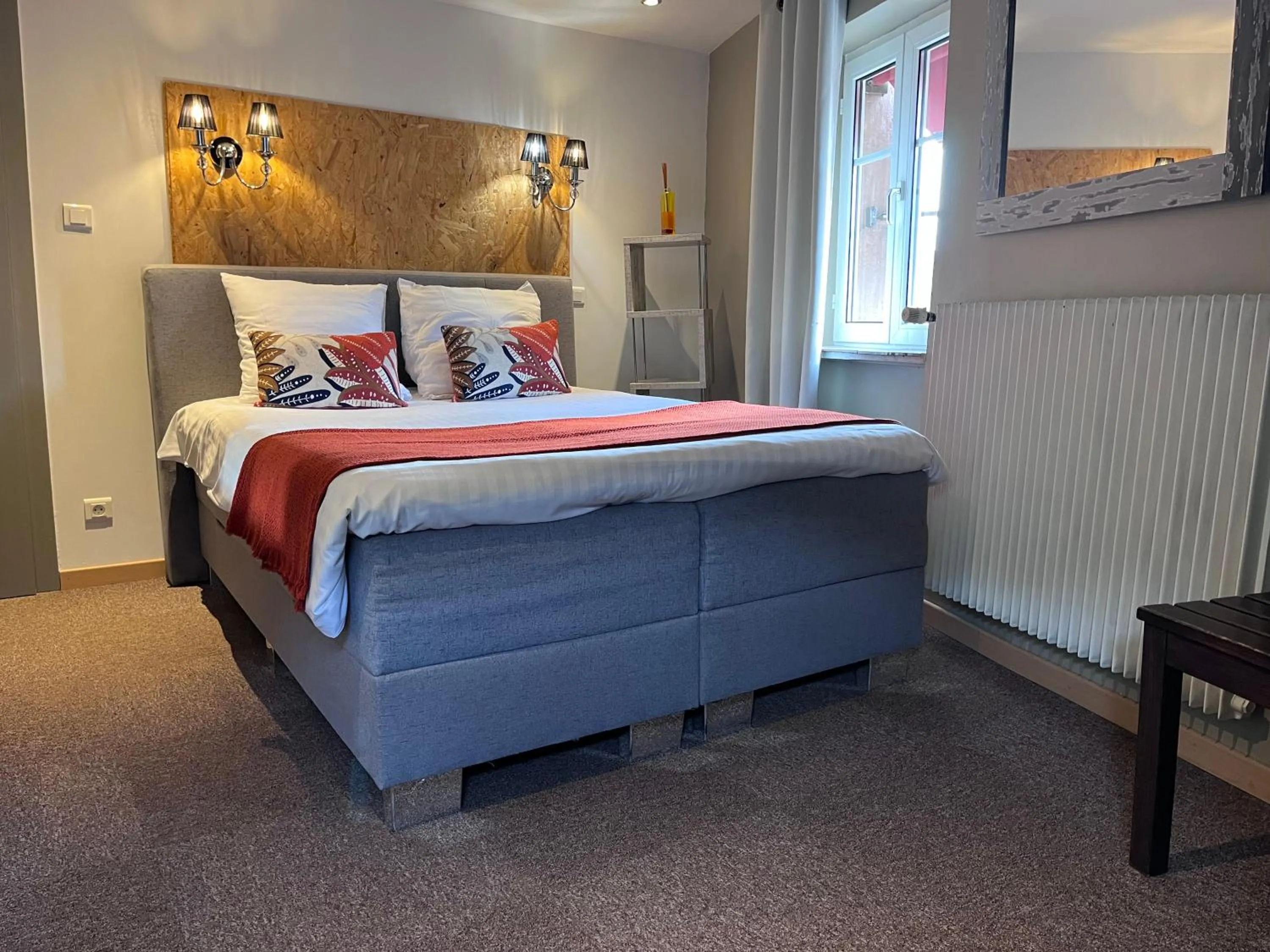 Photo of the whole room, Bed in Hotel SPA Au Cheval Blanc