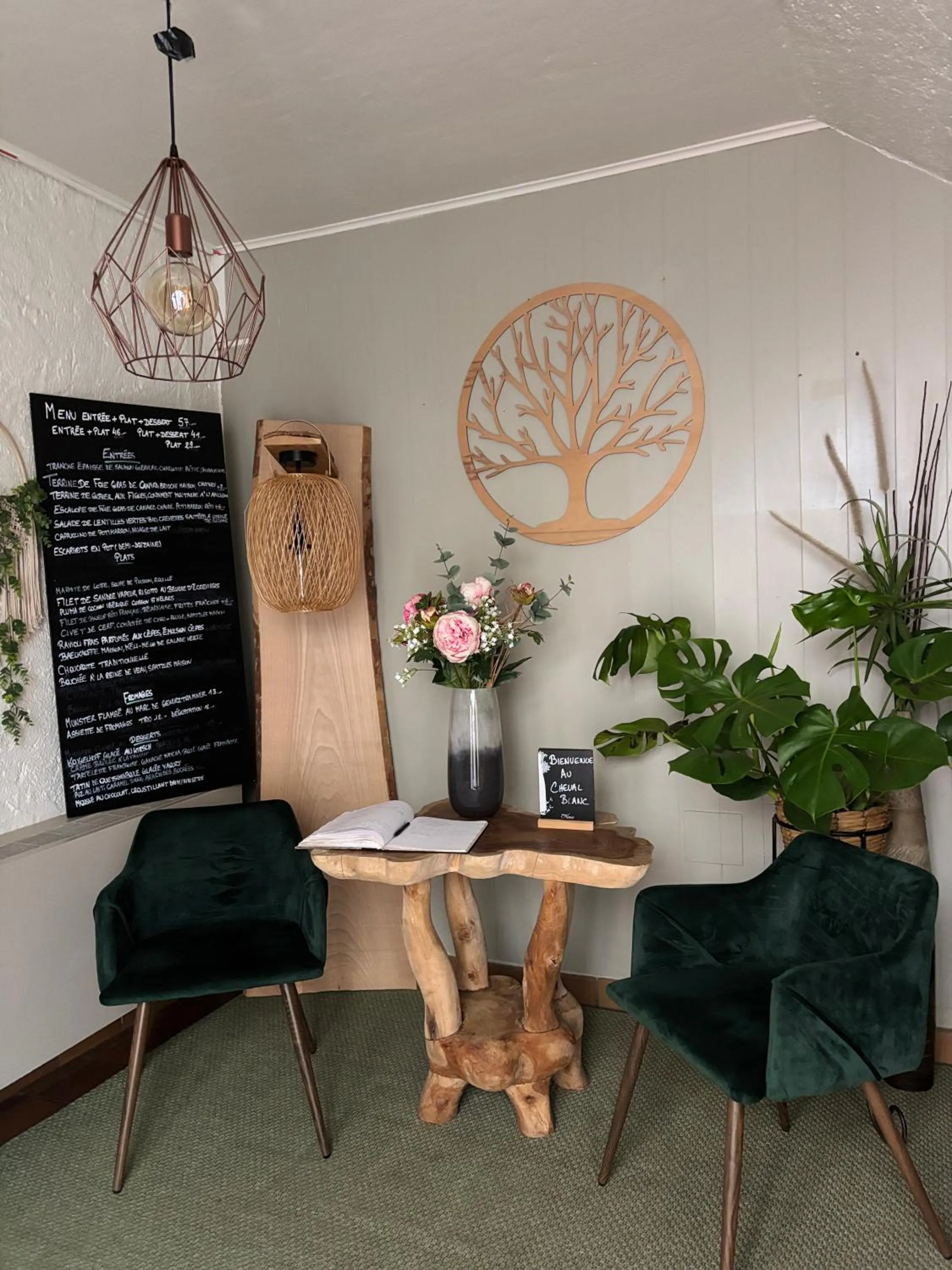 Lobby or reception in Hotel SPA Au Cheval Blanc
