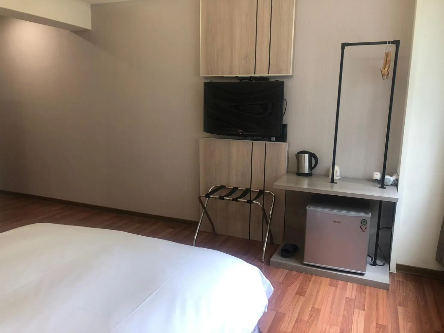 wardrobe, Bed in 天璽商務飯店 Cullinan Hotel