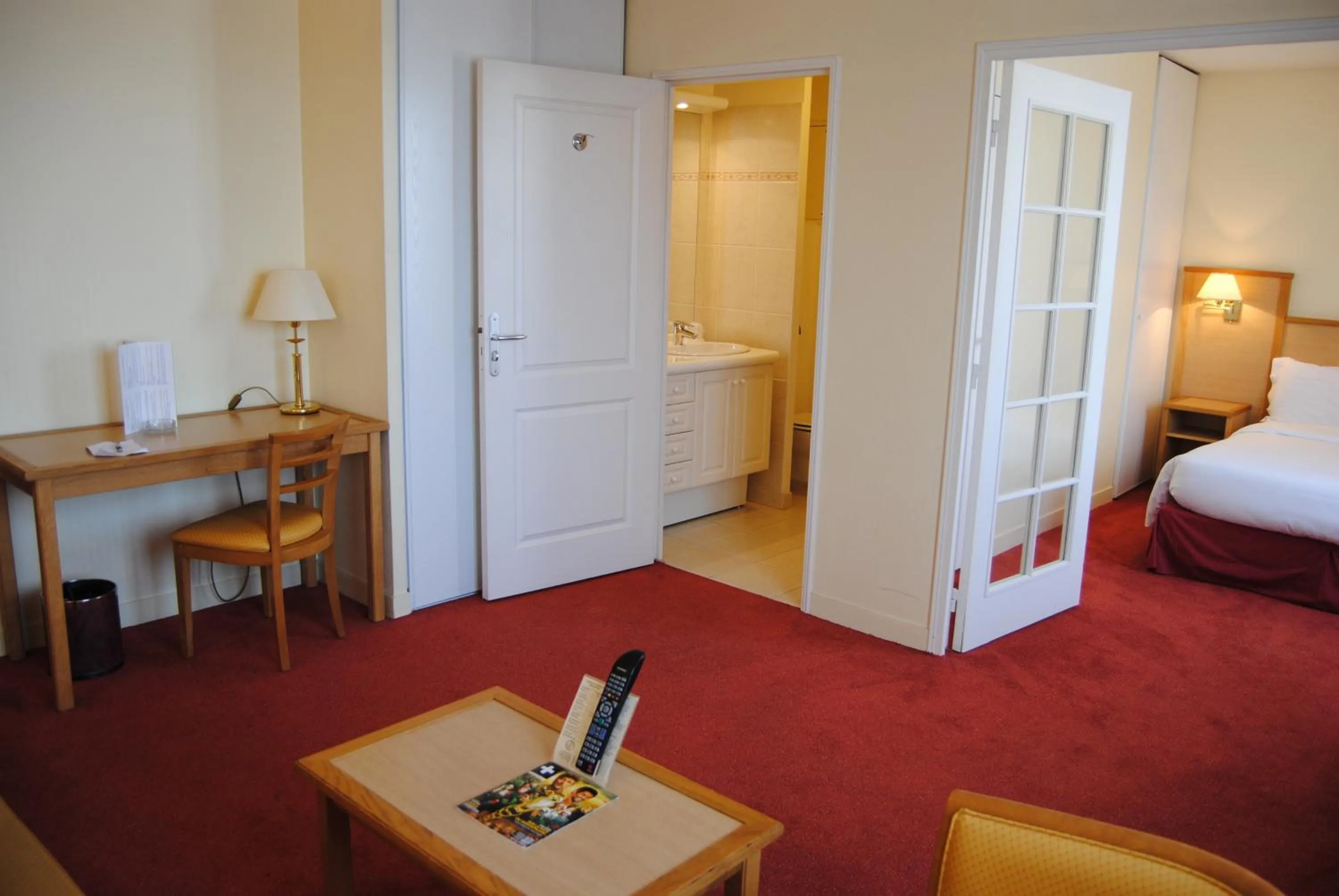 Living room, Bed in Résidence du Grand Hôtel
