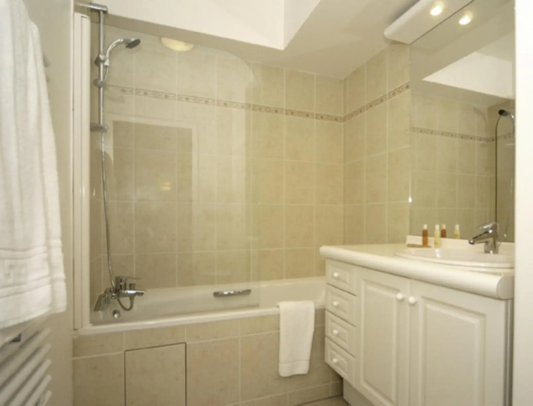 Classic One-Bedroom Apartment in Résidence du Grand Hôtel Classic One-Bedroom Apartment in Résidence du Grand Hôtel