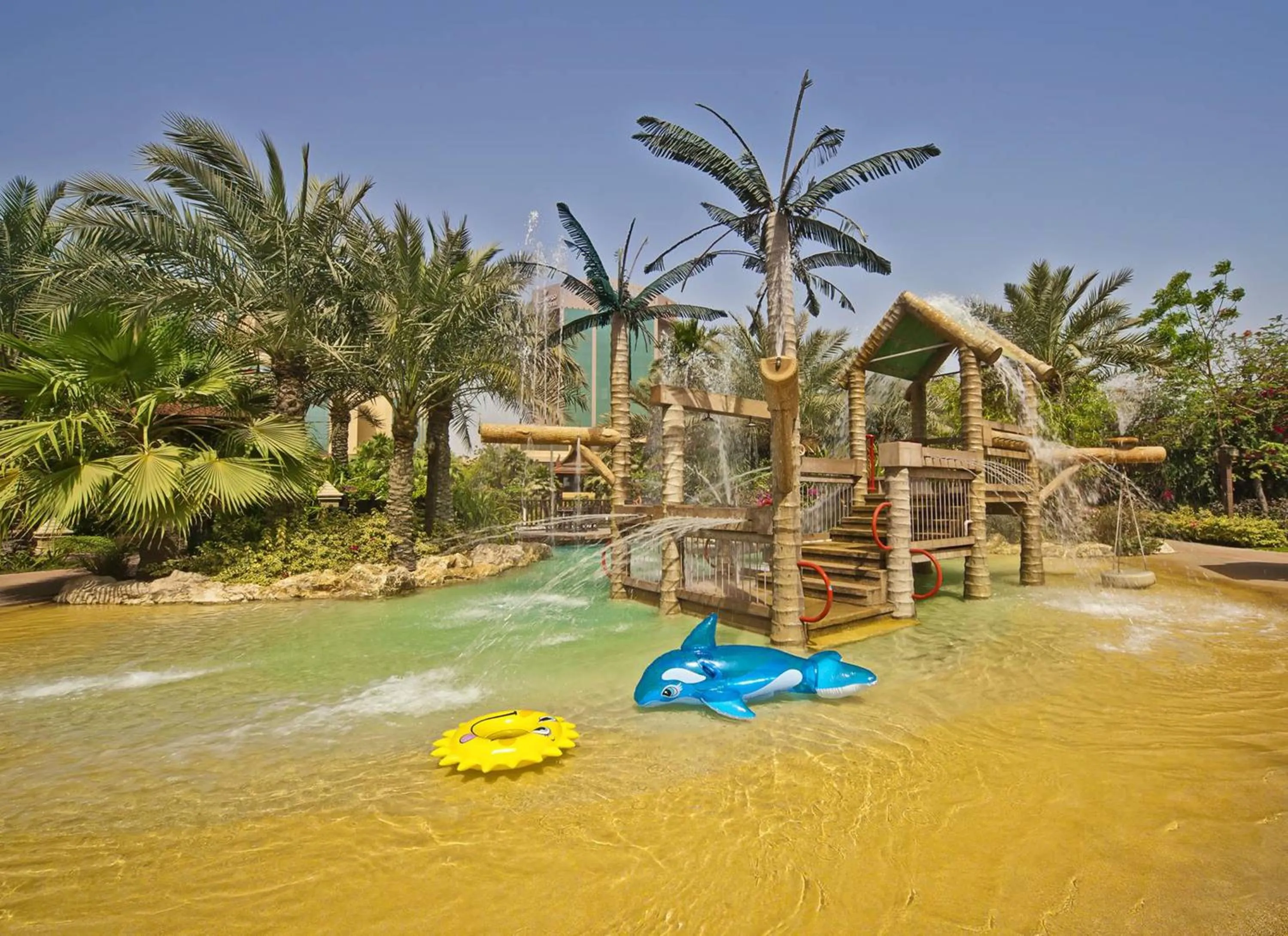 Swimming pool in Gulf Executive Residence
