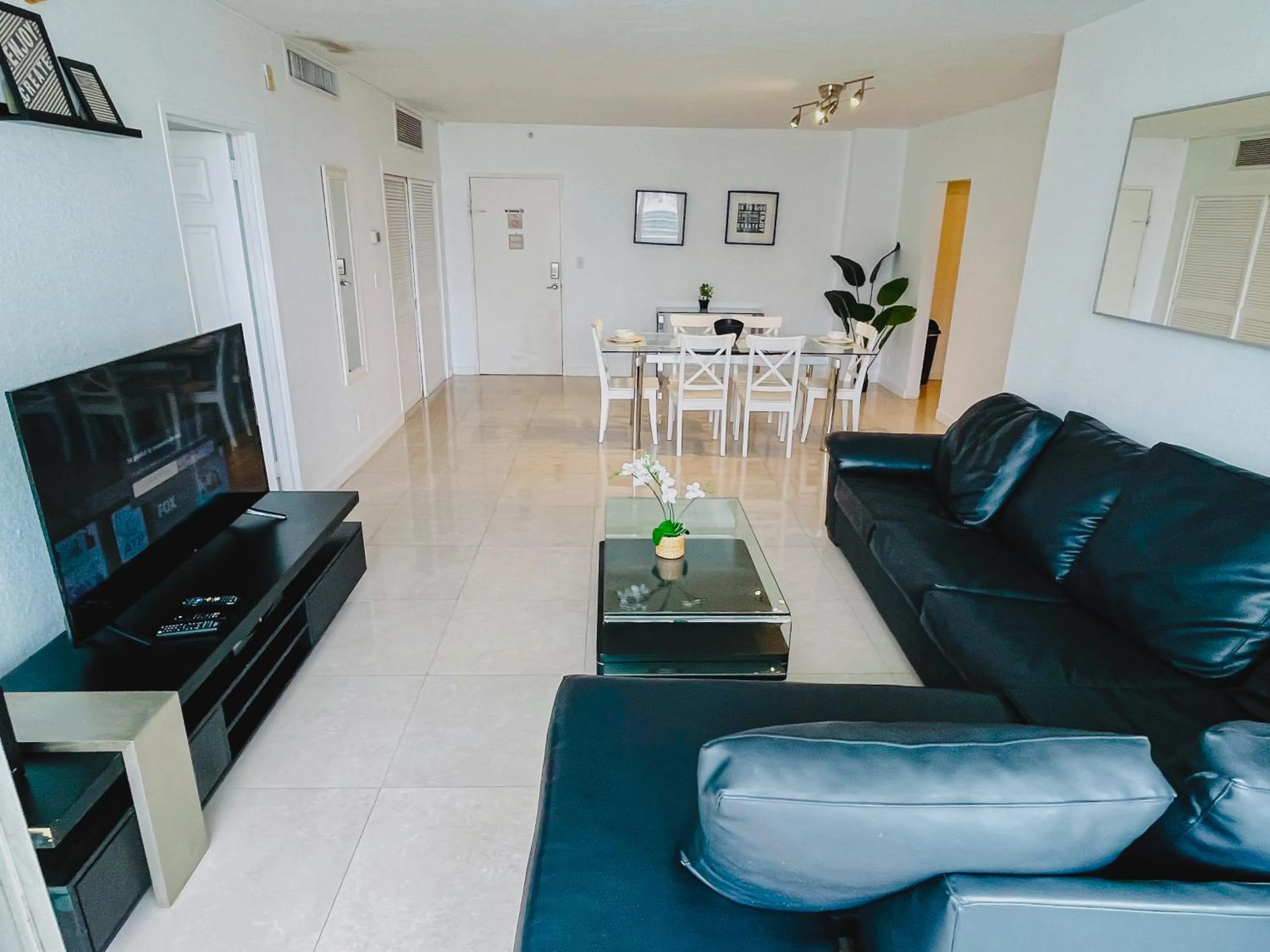 Hallandale Condo, Partial Ocean View Direct Beach and Pool Access Hollywood Beach