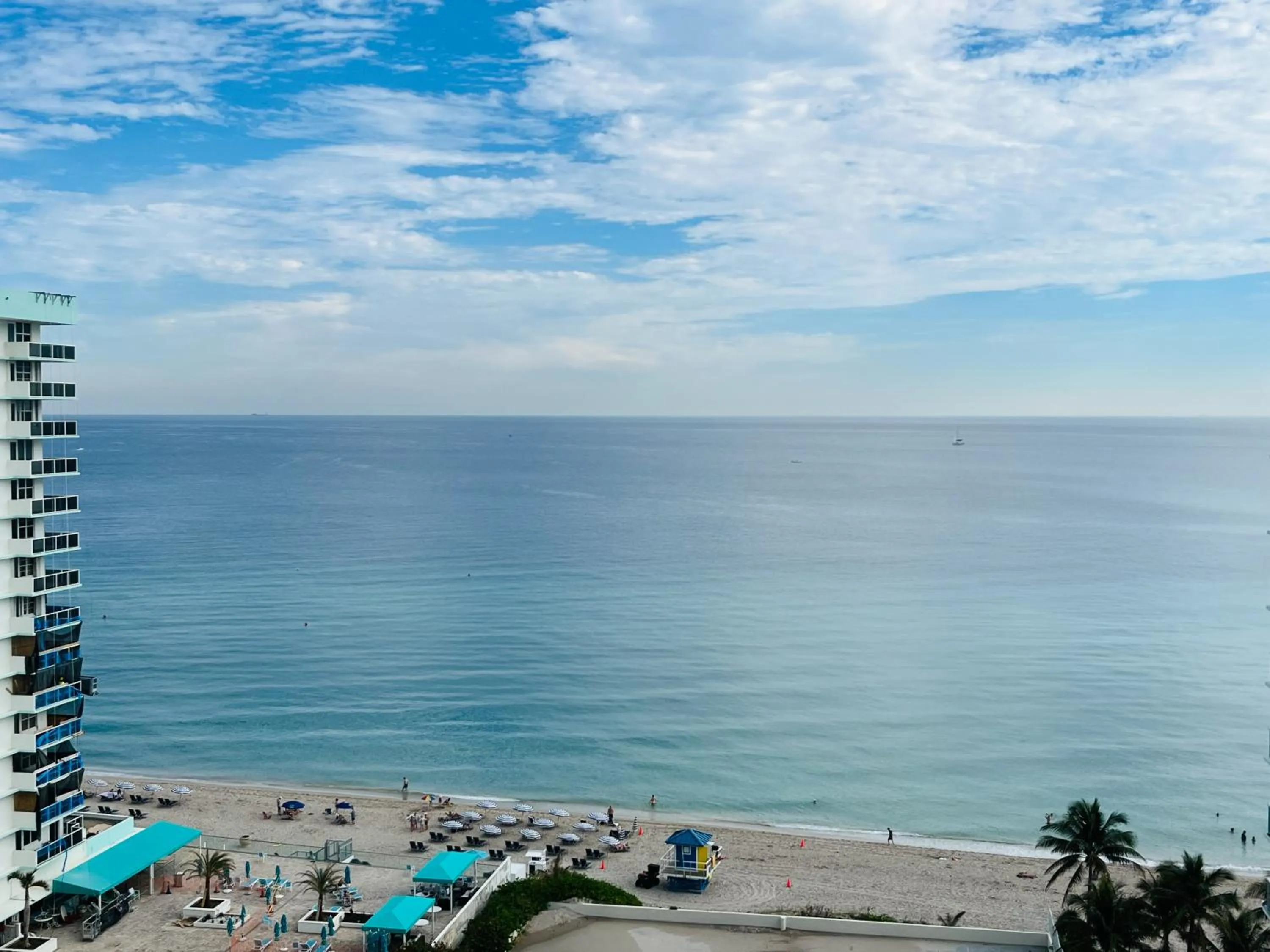 Hallandale Condo, Partial Ocean View Direct Beach and Pool Access Hollywood Beach