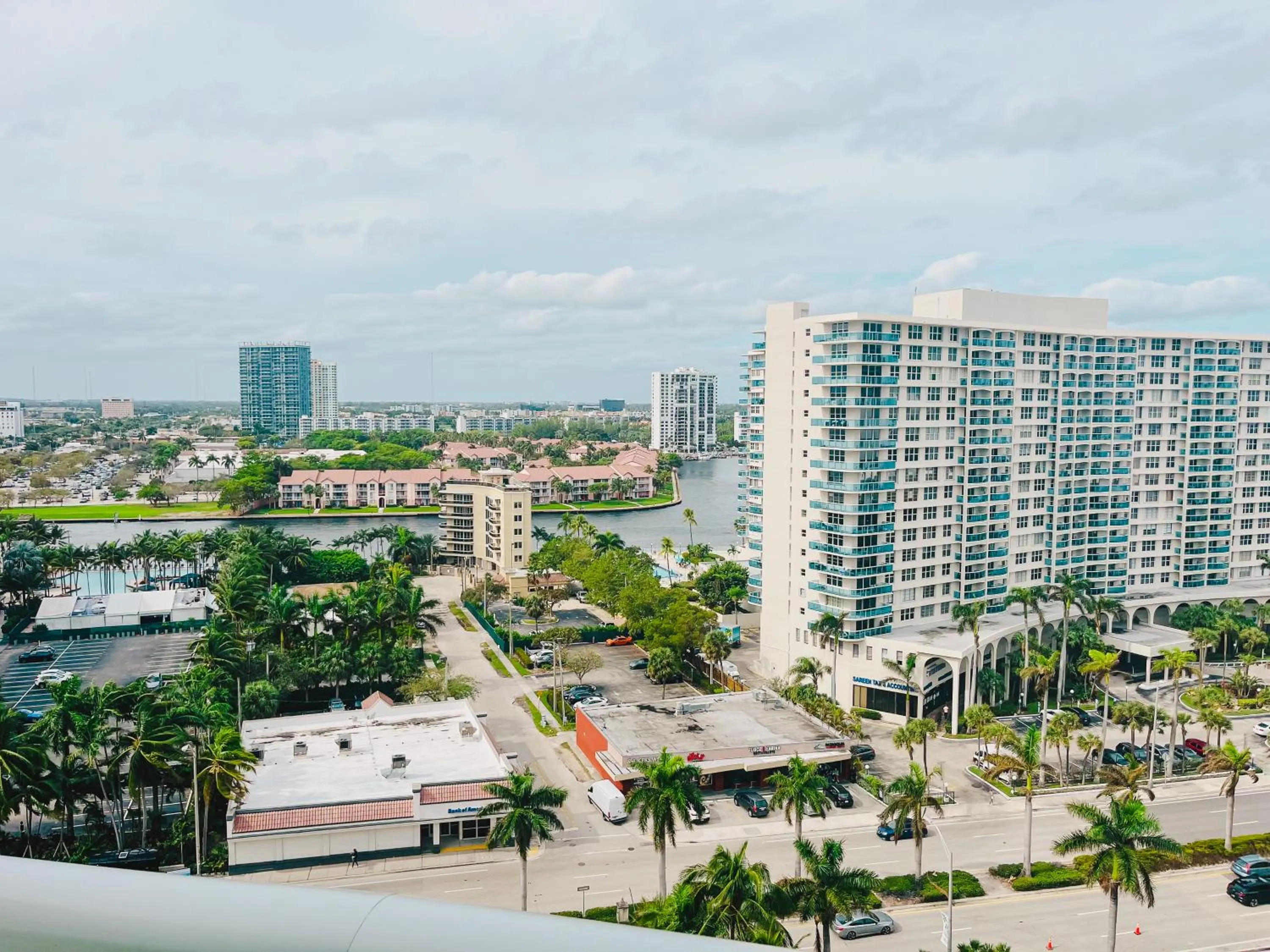 Hallandale Condo, Partial Ocean View Direct Beach and Pool Access Hollywood Beach