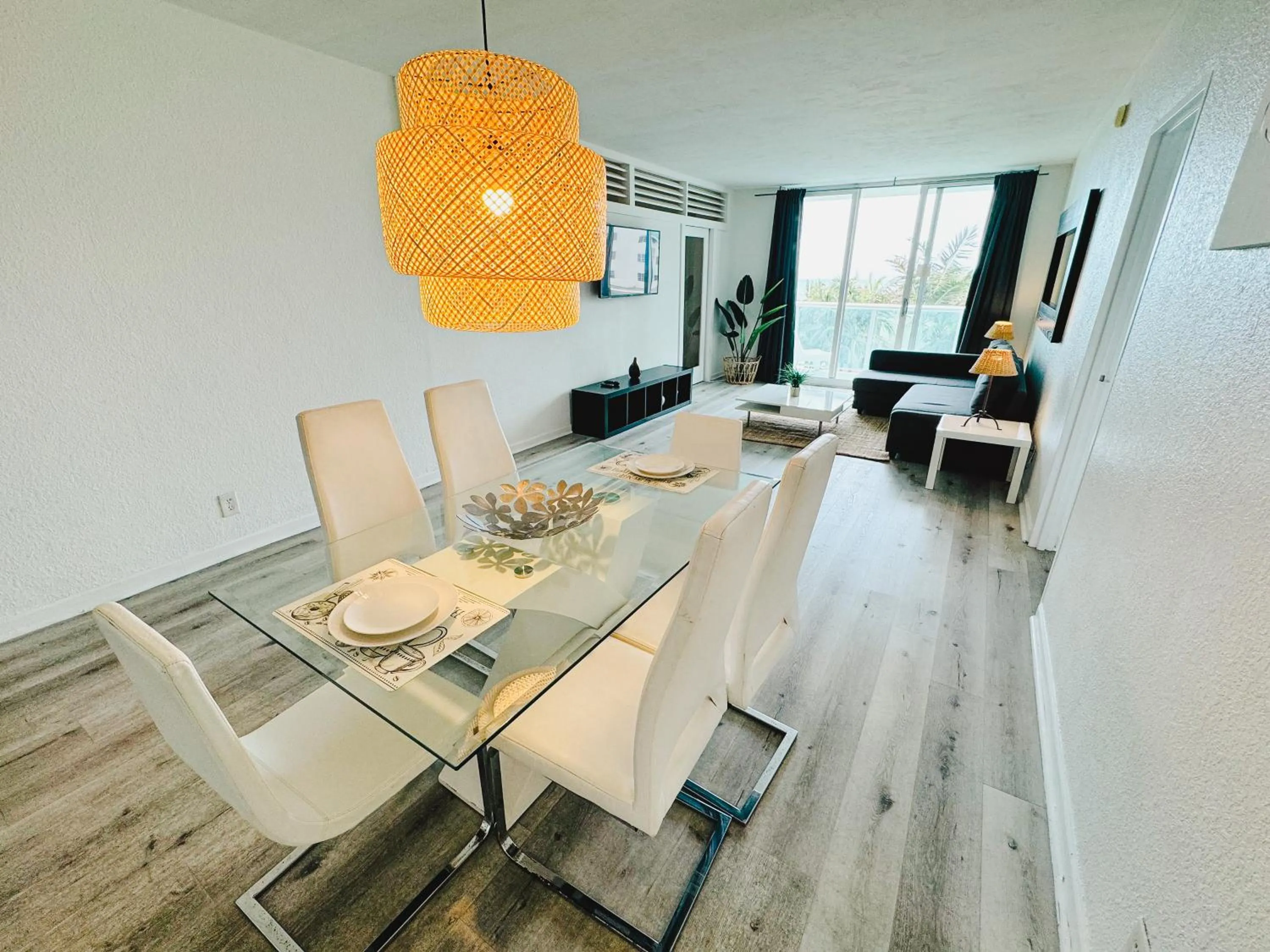 Hallandale Condo, Partial Ocean View Direct Beach and Pool Access Hollywood Beach