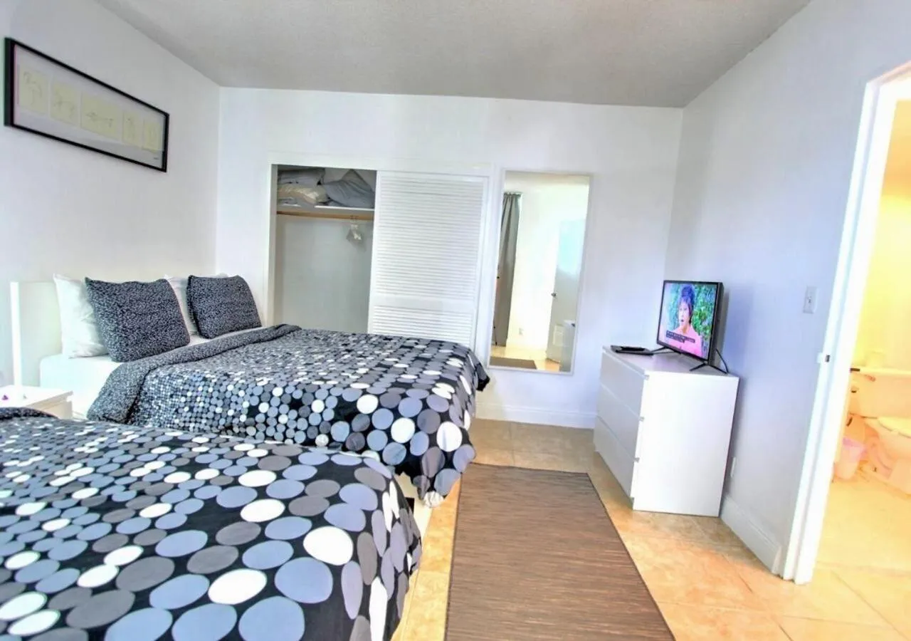 Bed in Hallandale Condo, Partial Ocean View Direct Beach and Pool Access Hollywood Beach