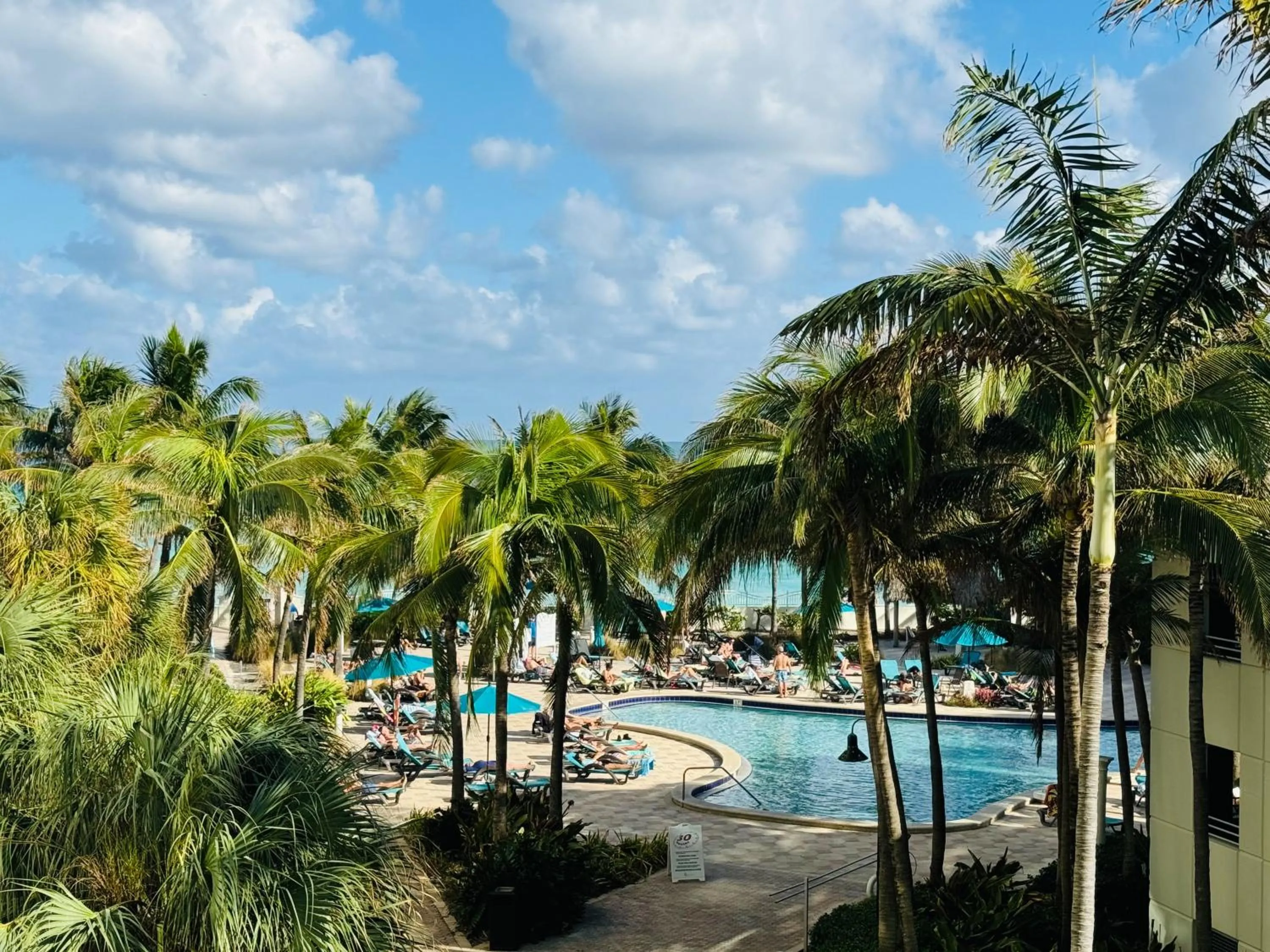 Hallandale Condo, Partial Ocean View Direct Beach and Pool Access Hollywood Beach