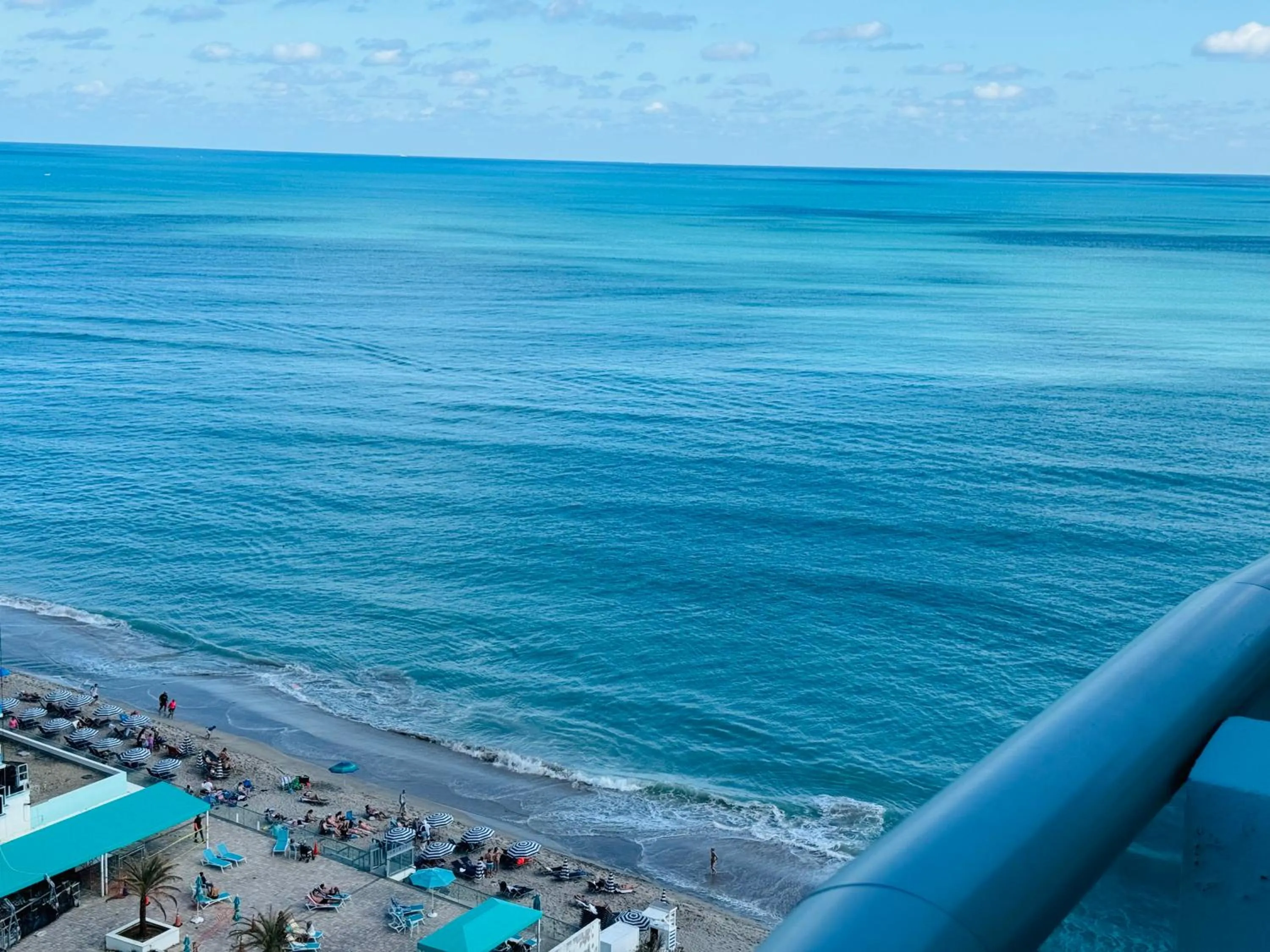 Hallandale Condo, Partial Ocean View Direct Beach and Pool Access Hollywood Beach