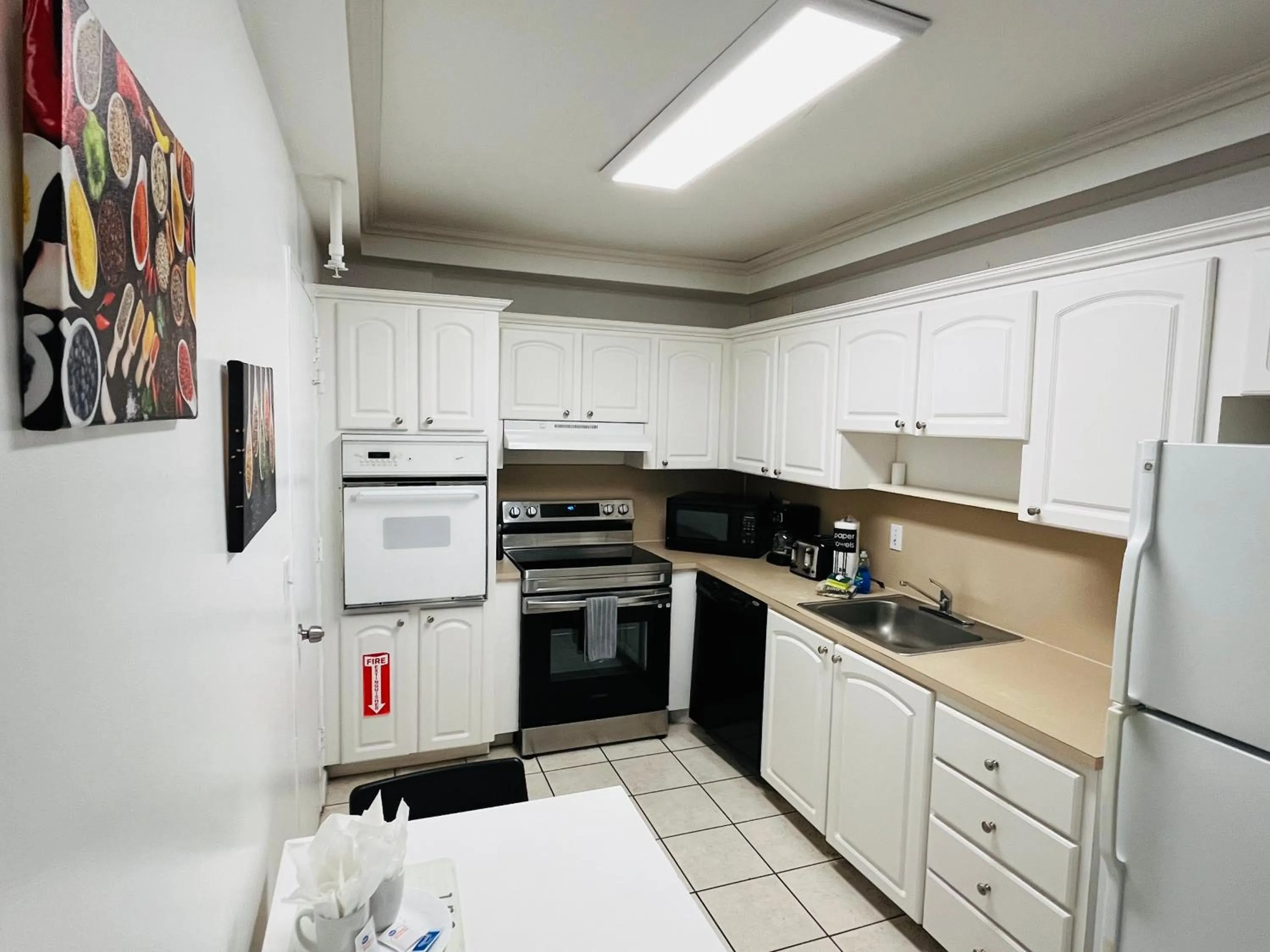 Hallandale Condo, Partial Ocean View Direct Beach and Pool Access Hollywood Beach