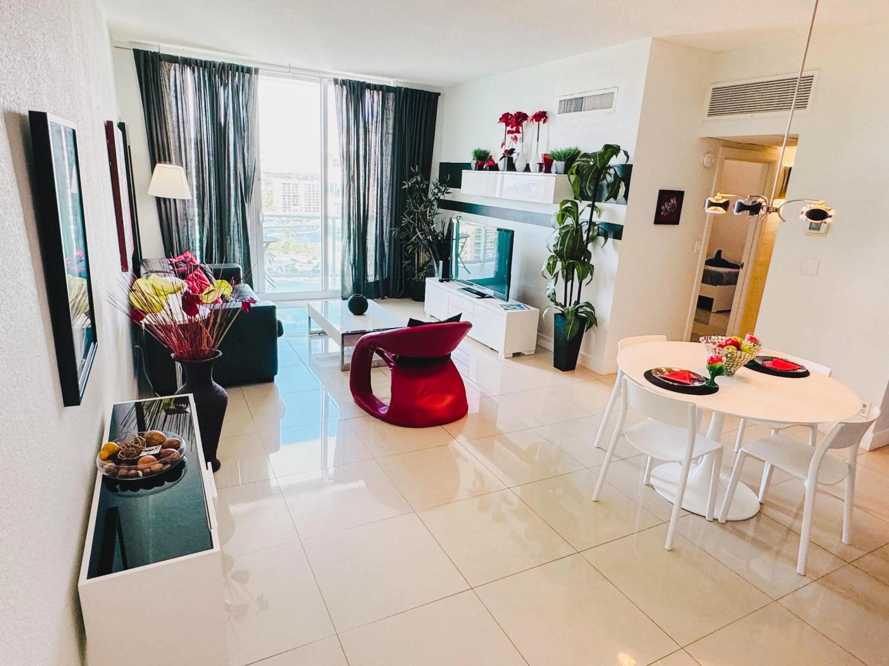 Hallandale Condo, Partial Ocean View Direct Beach and Pool Access Hollywood Beach