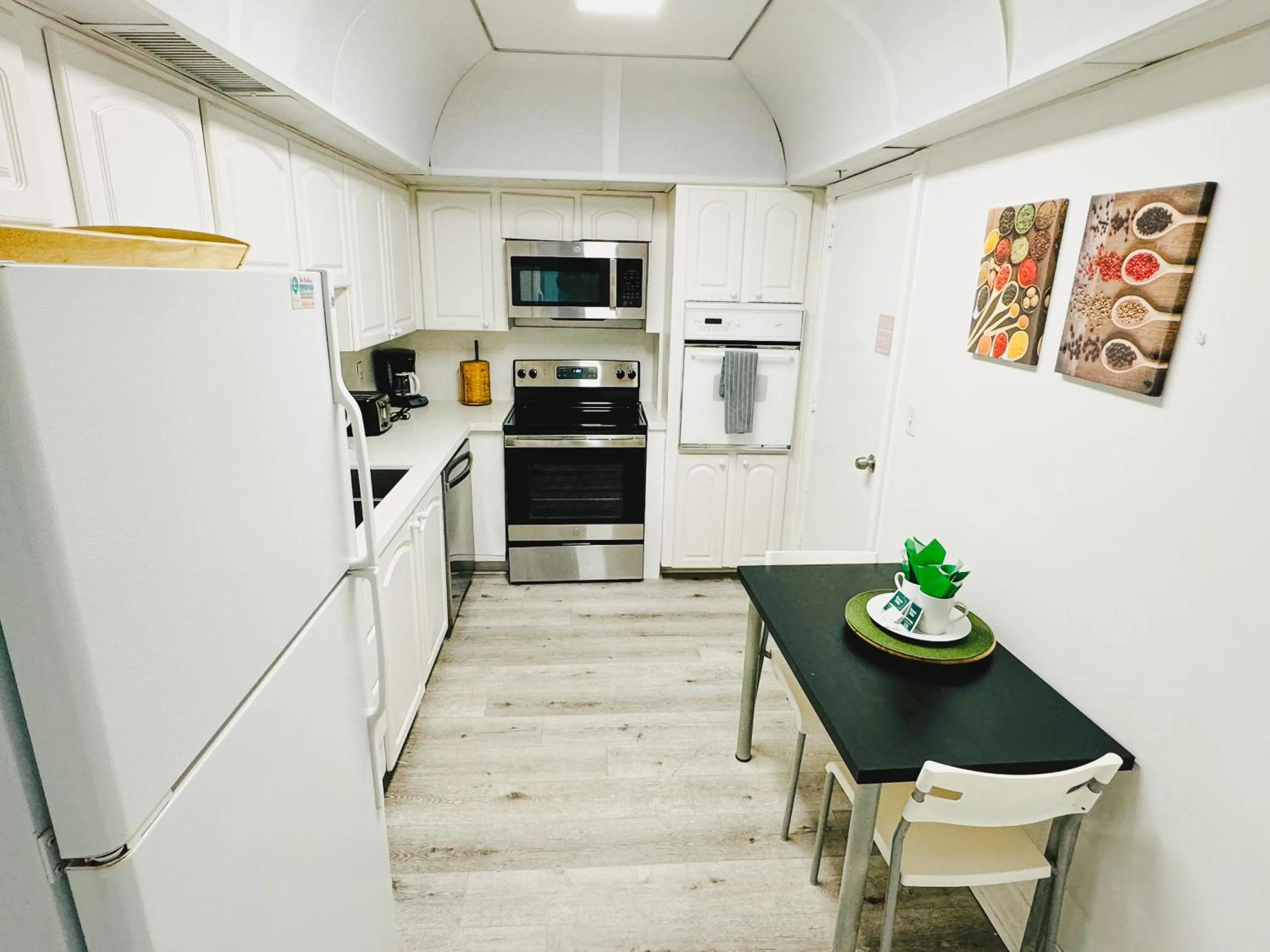 Hallandale Condo, Partial Ocean View Direct Beach and Pool Access Hollywood Beach