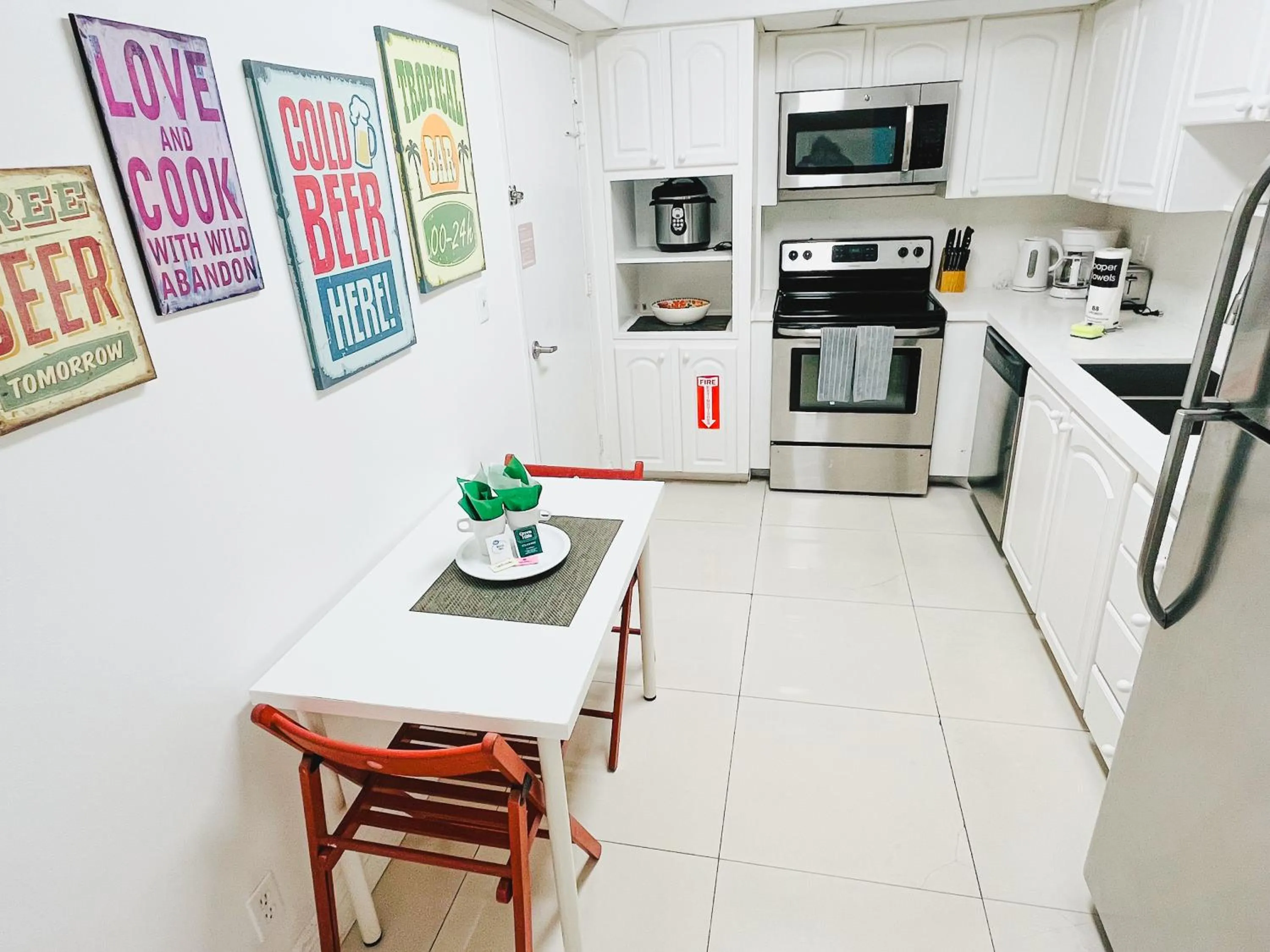 Hallandale Condo, Partial Ocean View Direct Beach and Pool Access Hollywood Beach