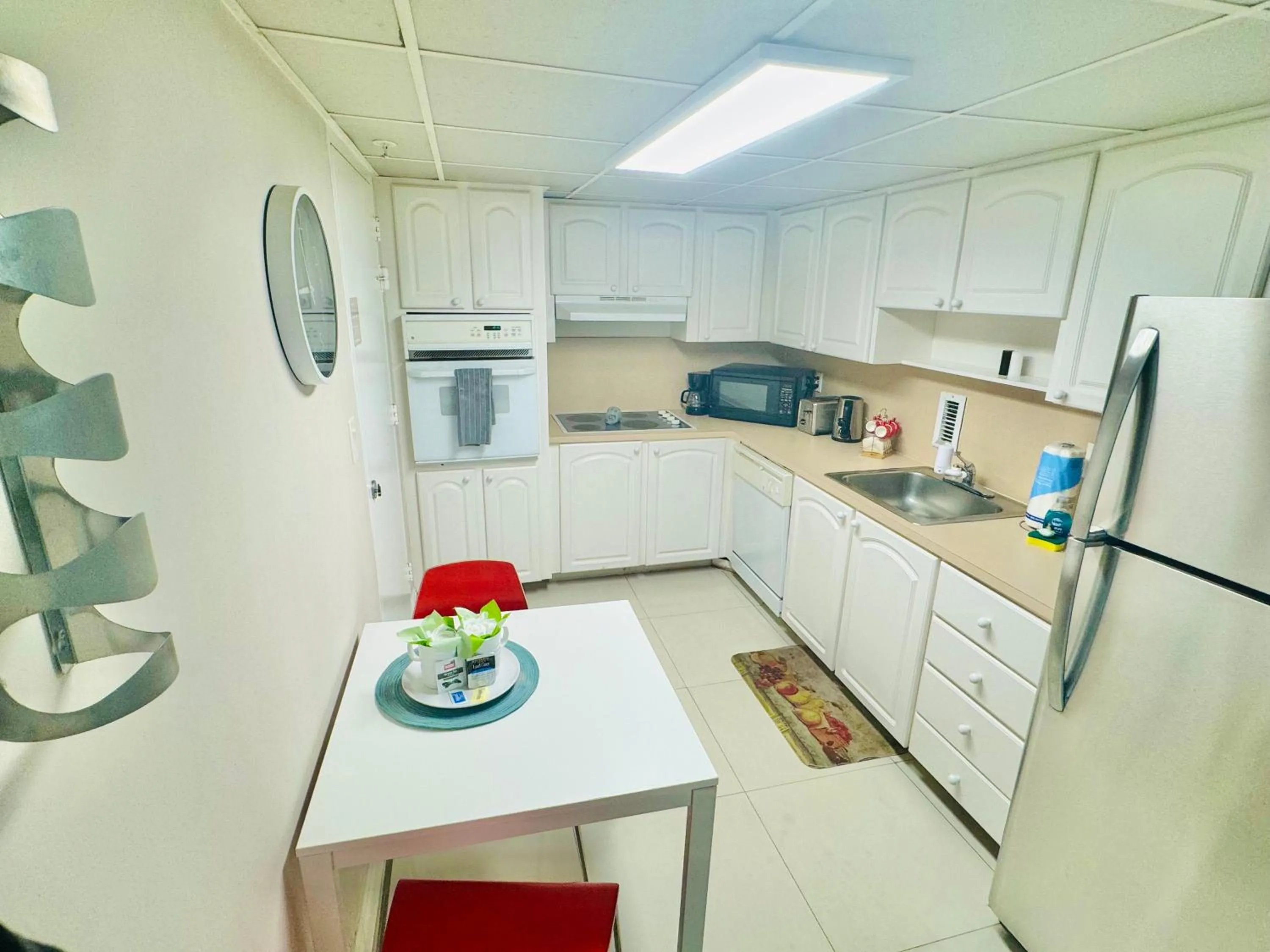 Hallandale Condo, Partial Ocean View Direct Beach and Pool Access Hollywood Beach