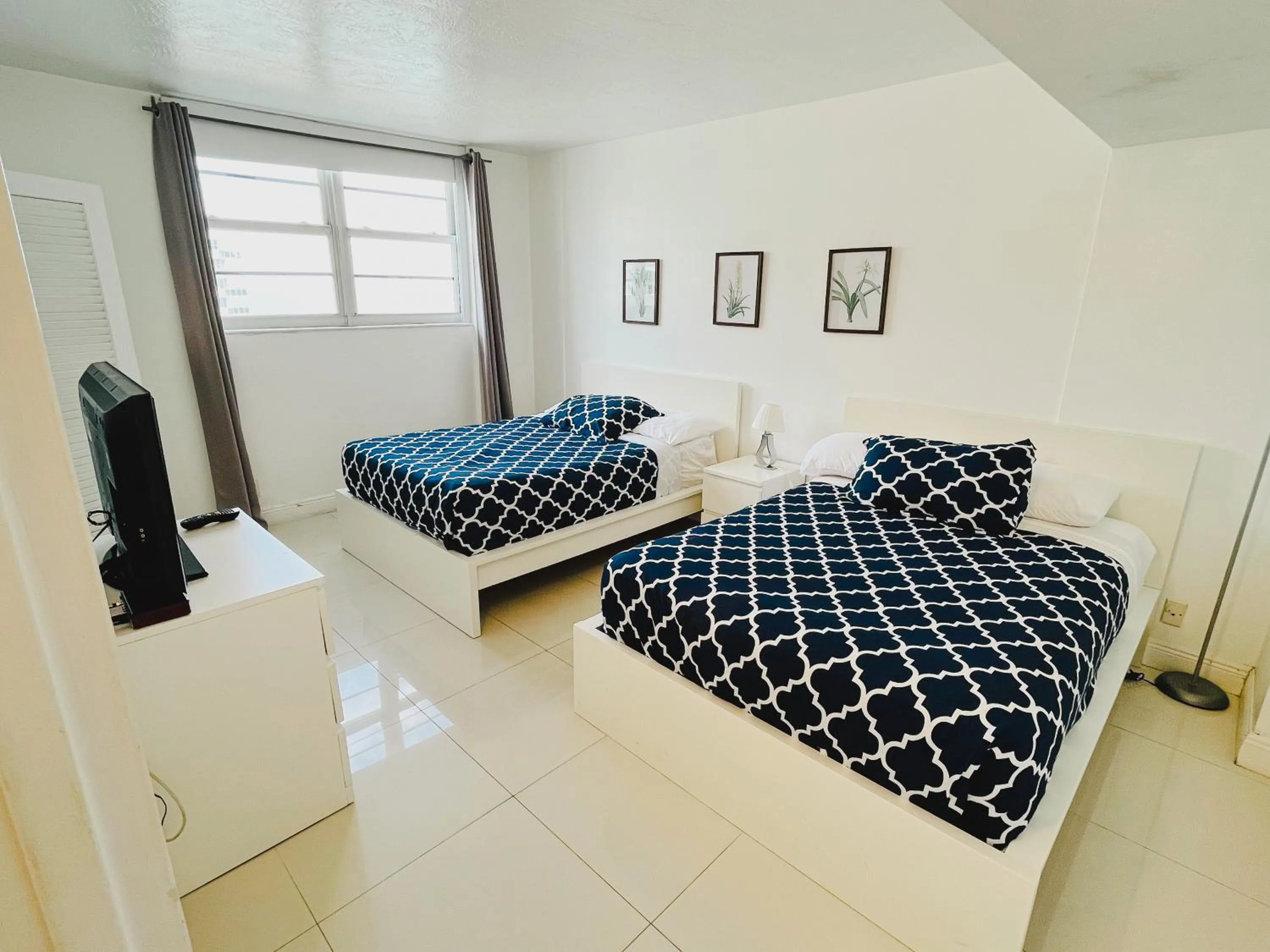 Bed in Hallandale Condo, Partial Ocean View Direct Beach and Pool Access Hollywood Beach