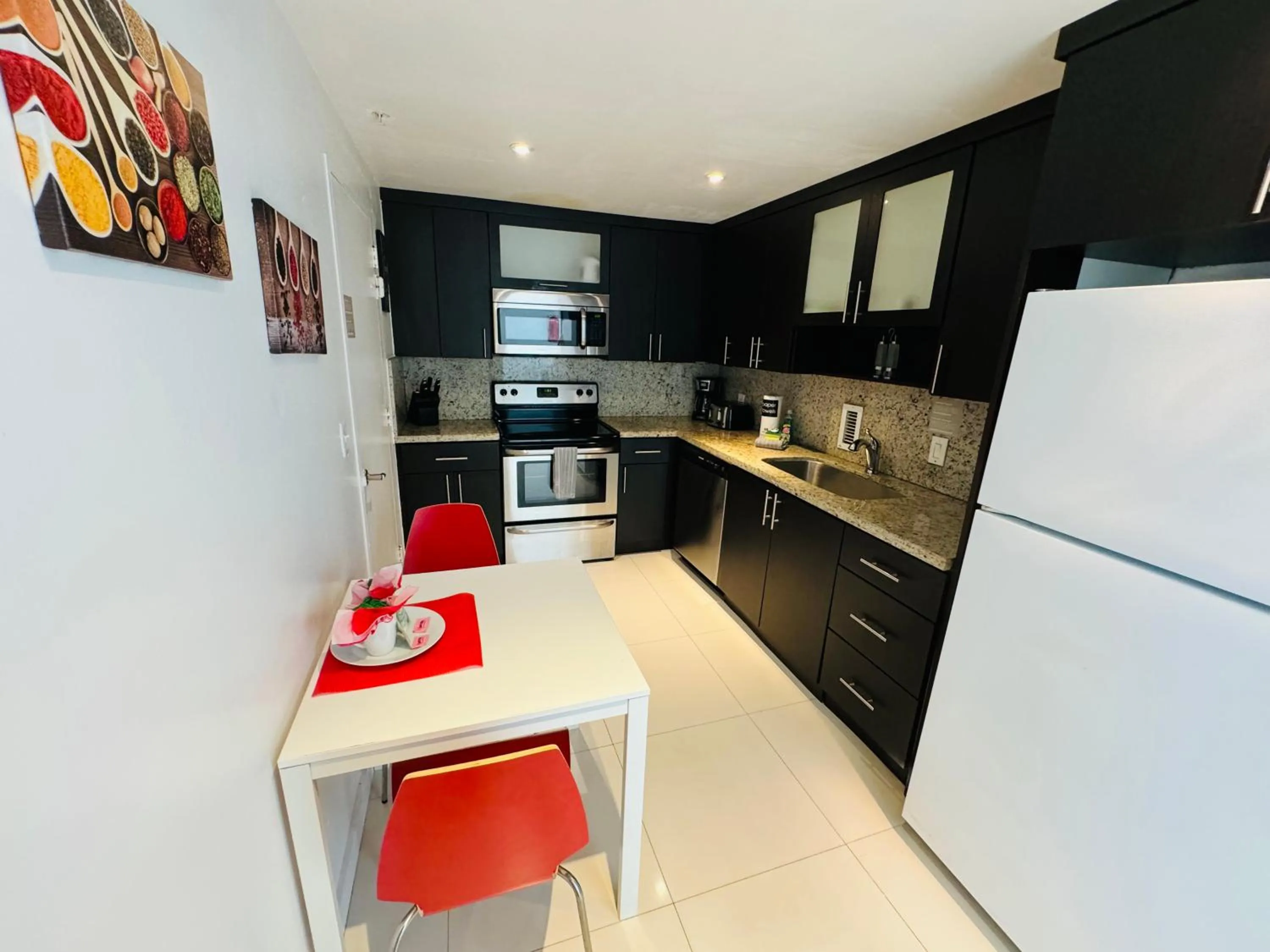 Hallandale Condo, Partial Ocean View Direct Beach and Pool Access Hollywood Beach