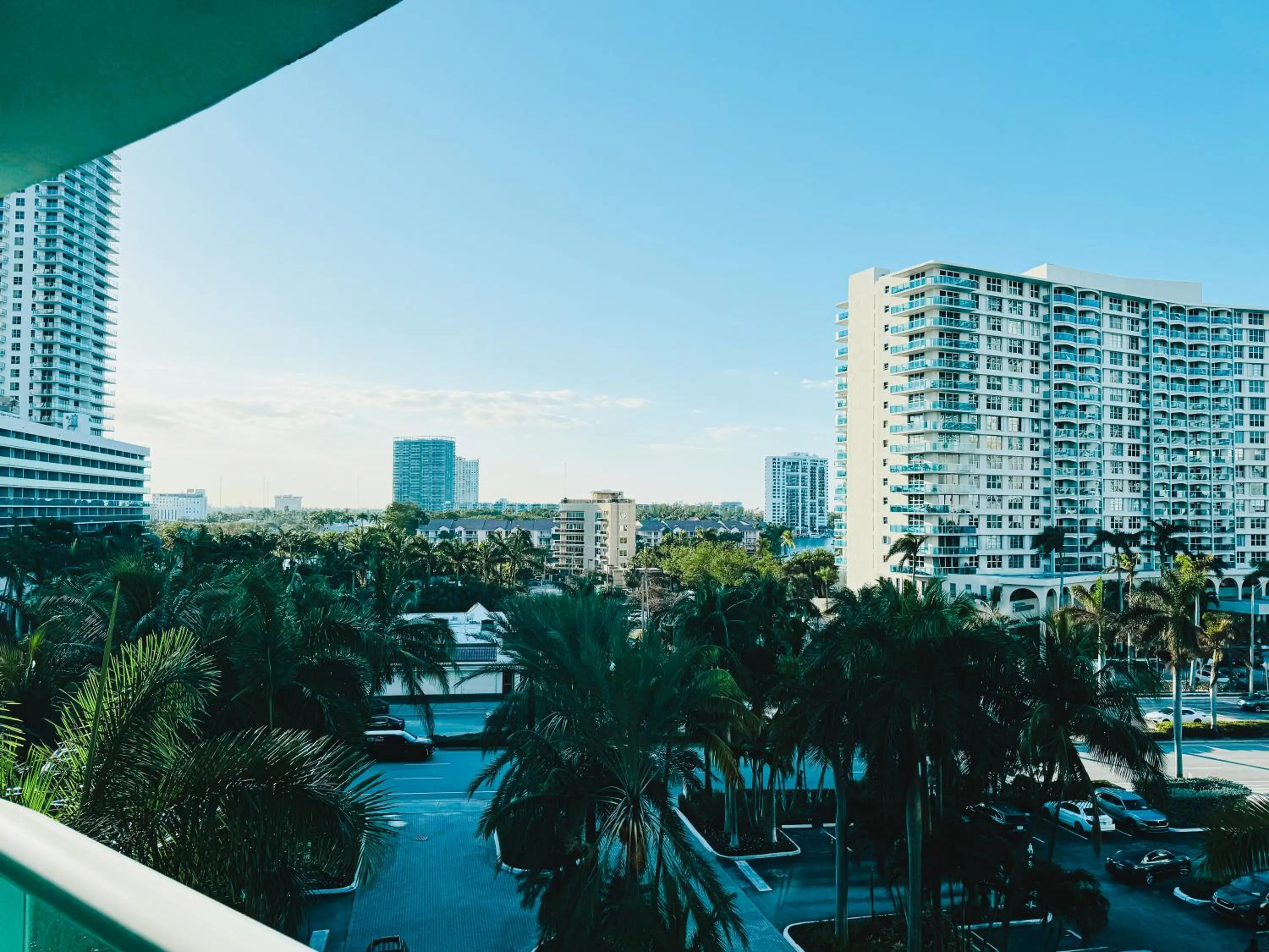 Hallandale Condo, Partial Ocean View Direct Beach and Pool Access Hollywood Beach