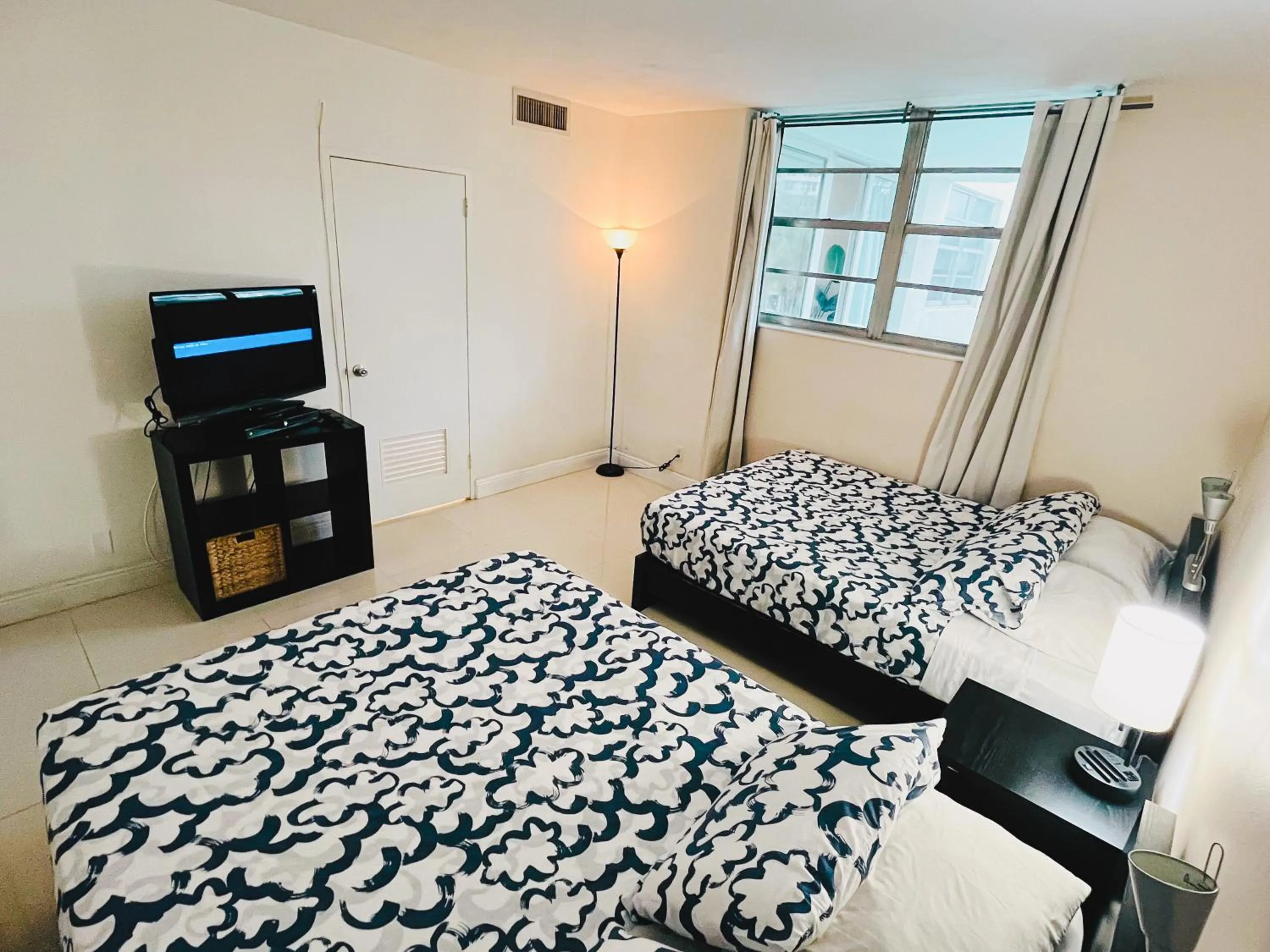 Bed in Hallandale Condo, Partial Ocean View Direct Beach and Pool Access Hollywood Beach