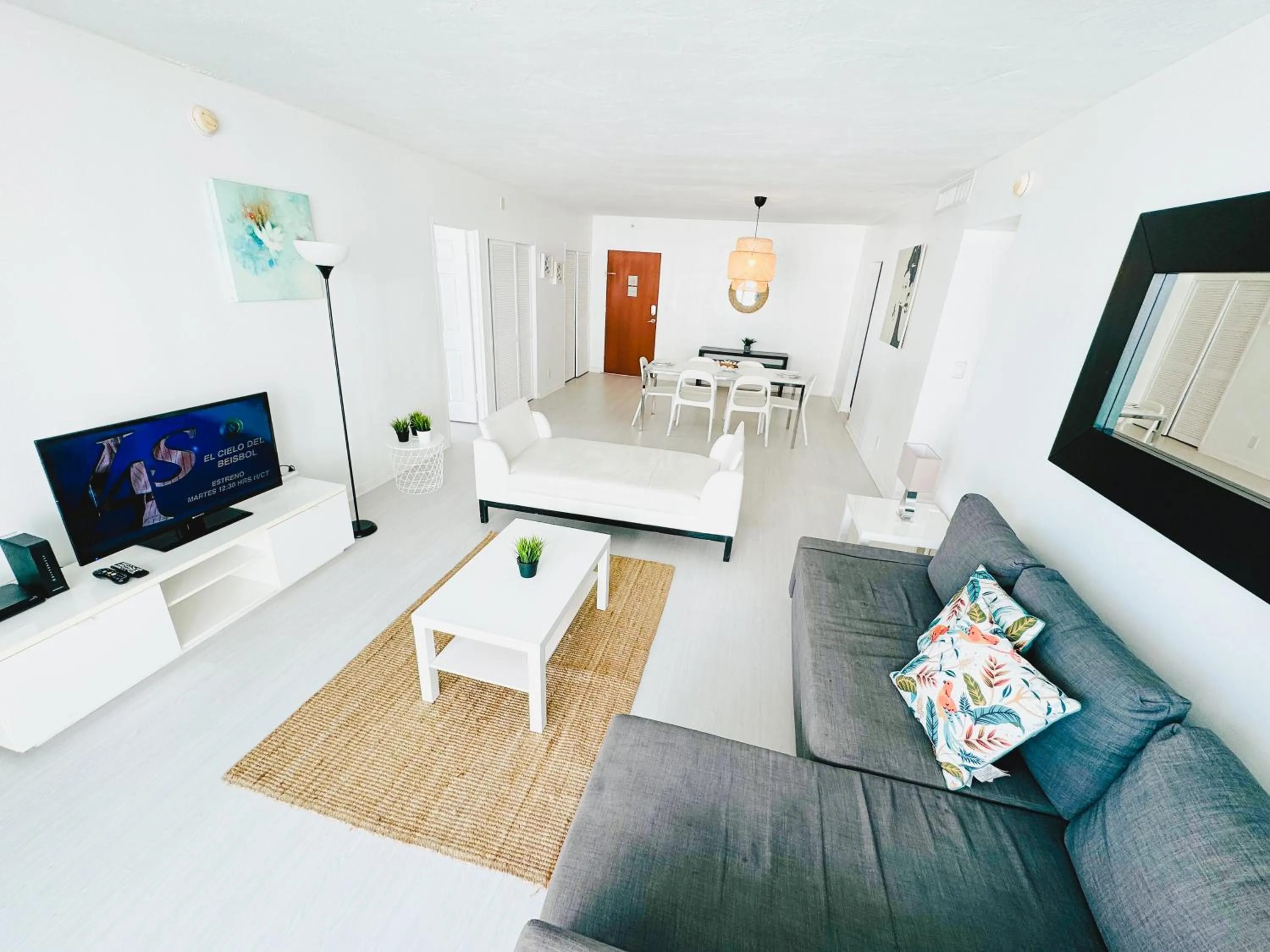 Hallandale Condo, Partial Ocean View Direct Beach and Pool Access Hollywood Beach