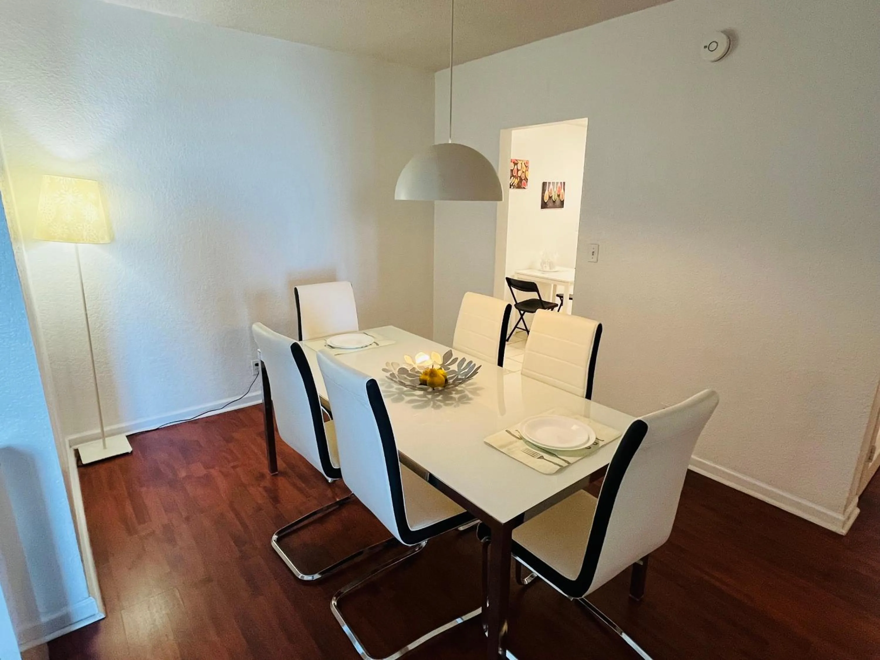 Hallandale Condo, Partial Ocean View Direct Beach and Pool Access Hollywood Beach